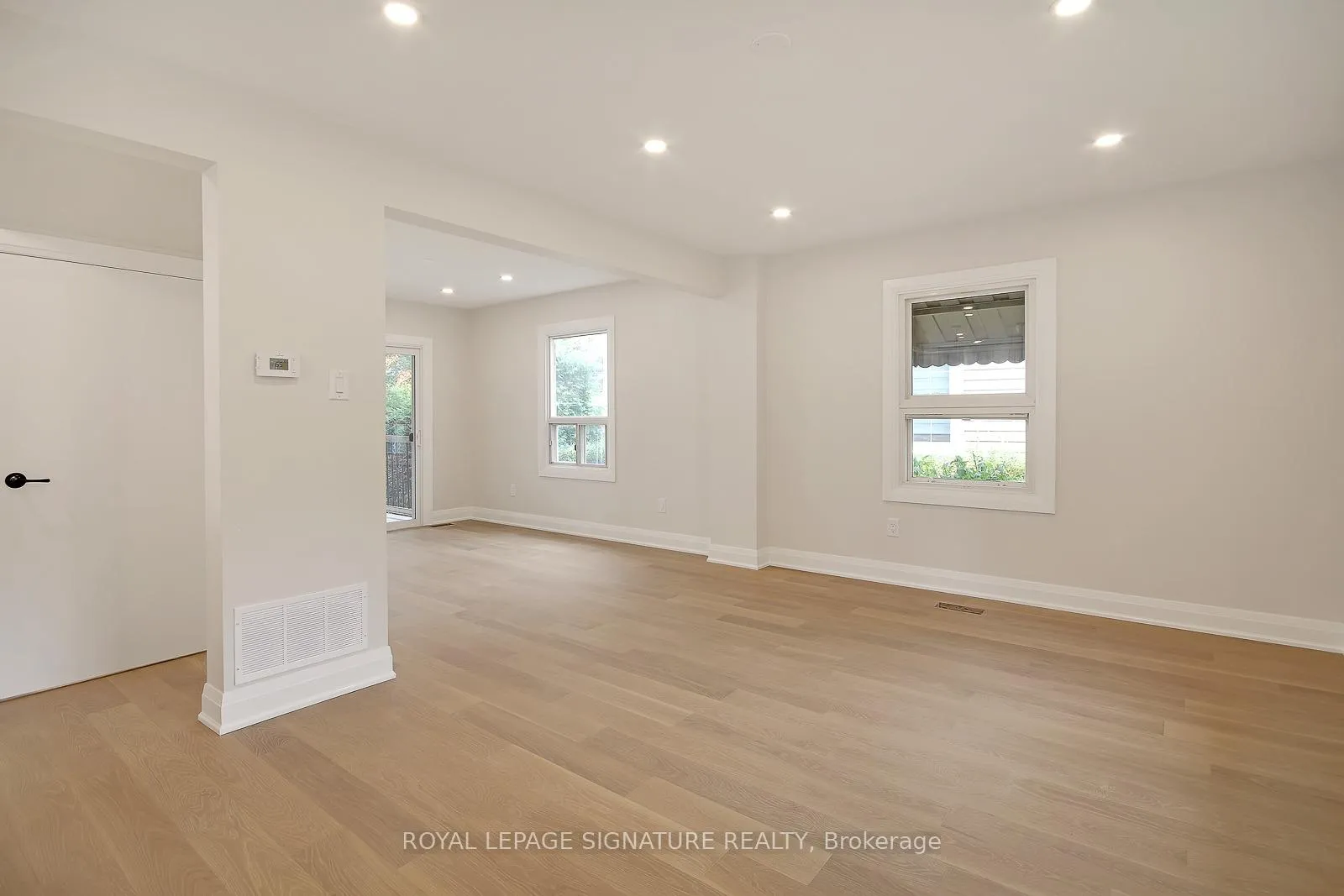 Photo 6 of 17 Uno Drive, Etobicoke, Stonegate-Queensway — HOMEH