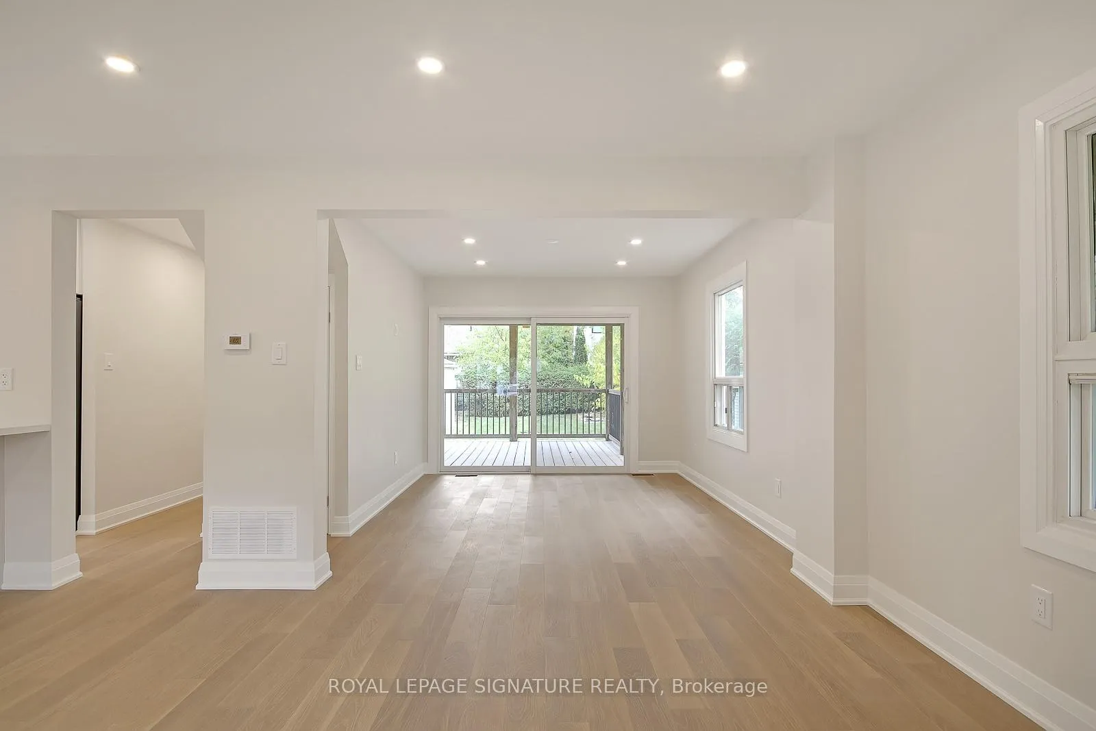 Photo 7 of 17 Uno Drive, Etobicoke, Stonegate-Queensway — HOMEH