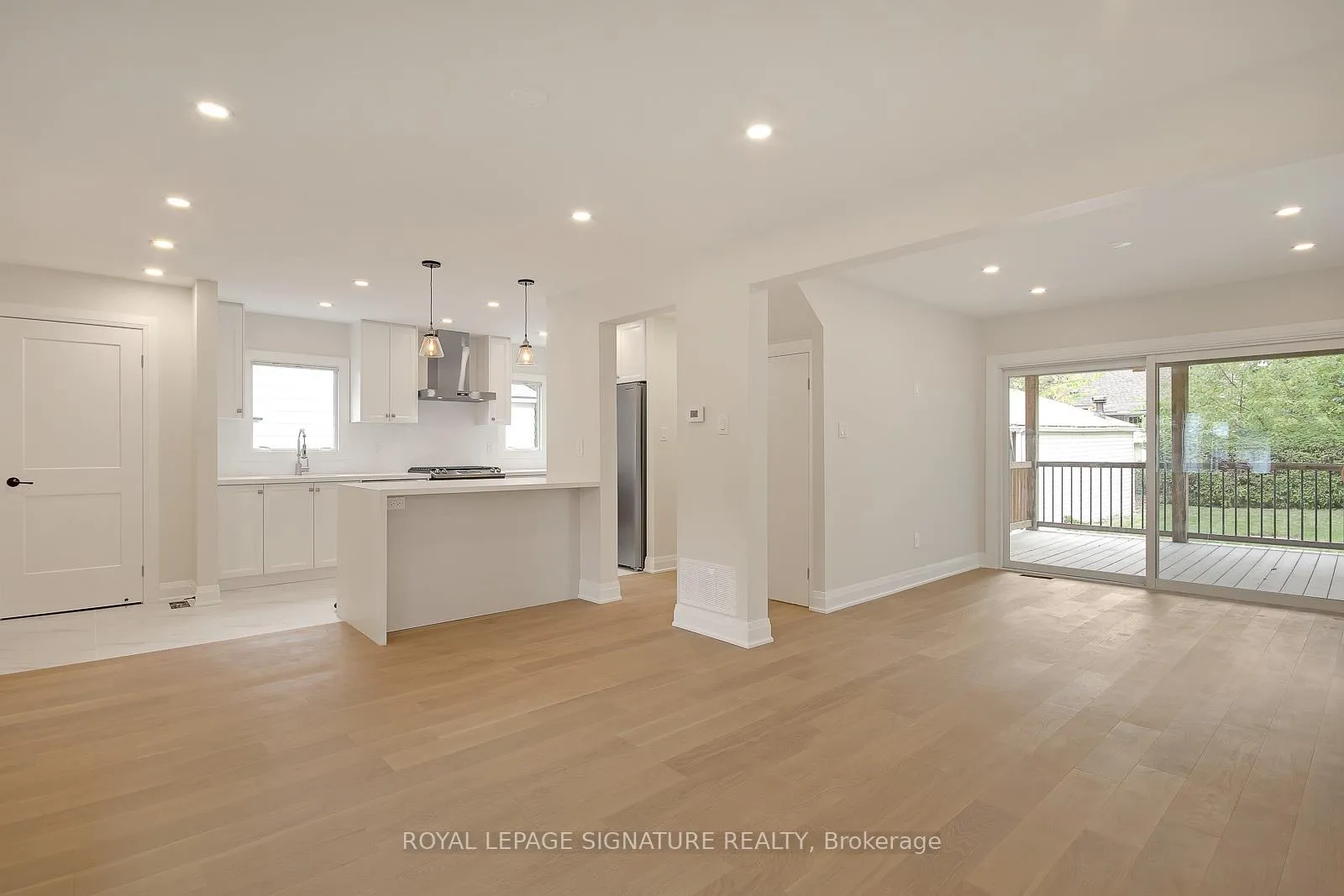 Photo 8 of 17 Uno Drive, Etobicoke, Stonegate-Queensway — HOMEH