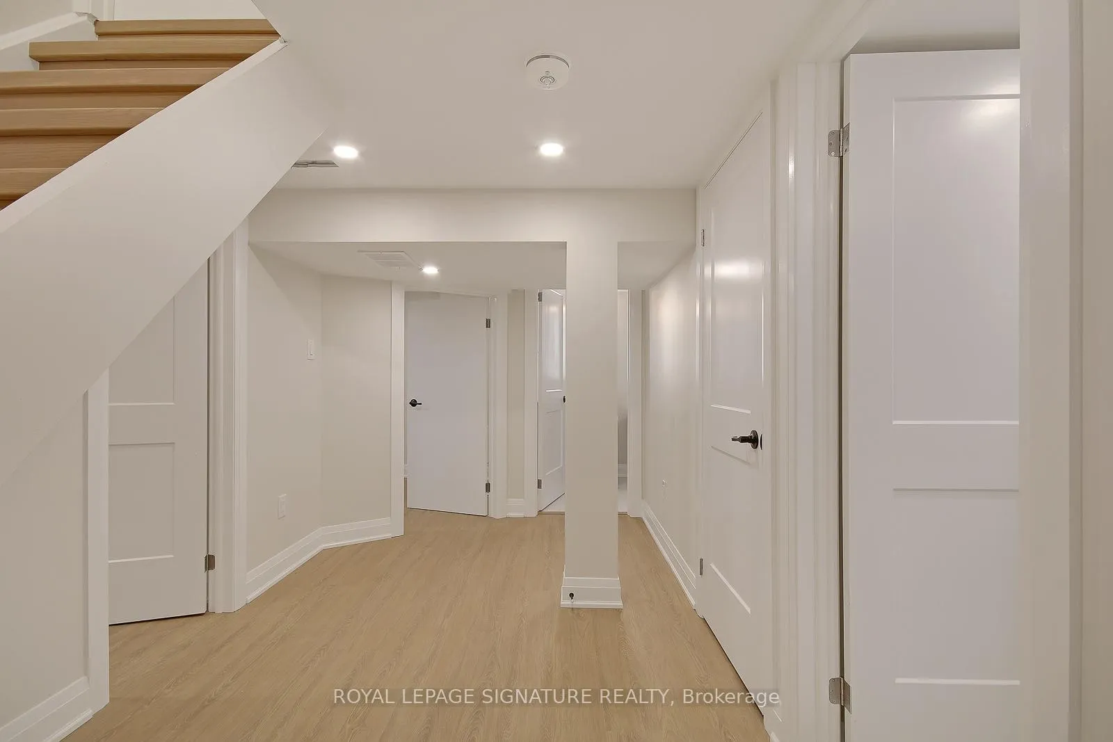 Photo 15 of 17 Uno Drive, Etobicoke, Stonegate-Queensway — HOMEH