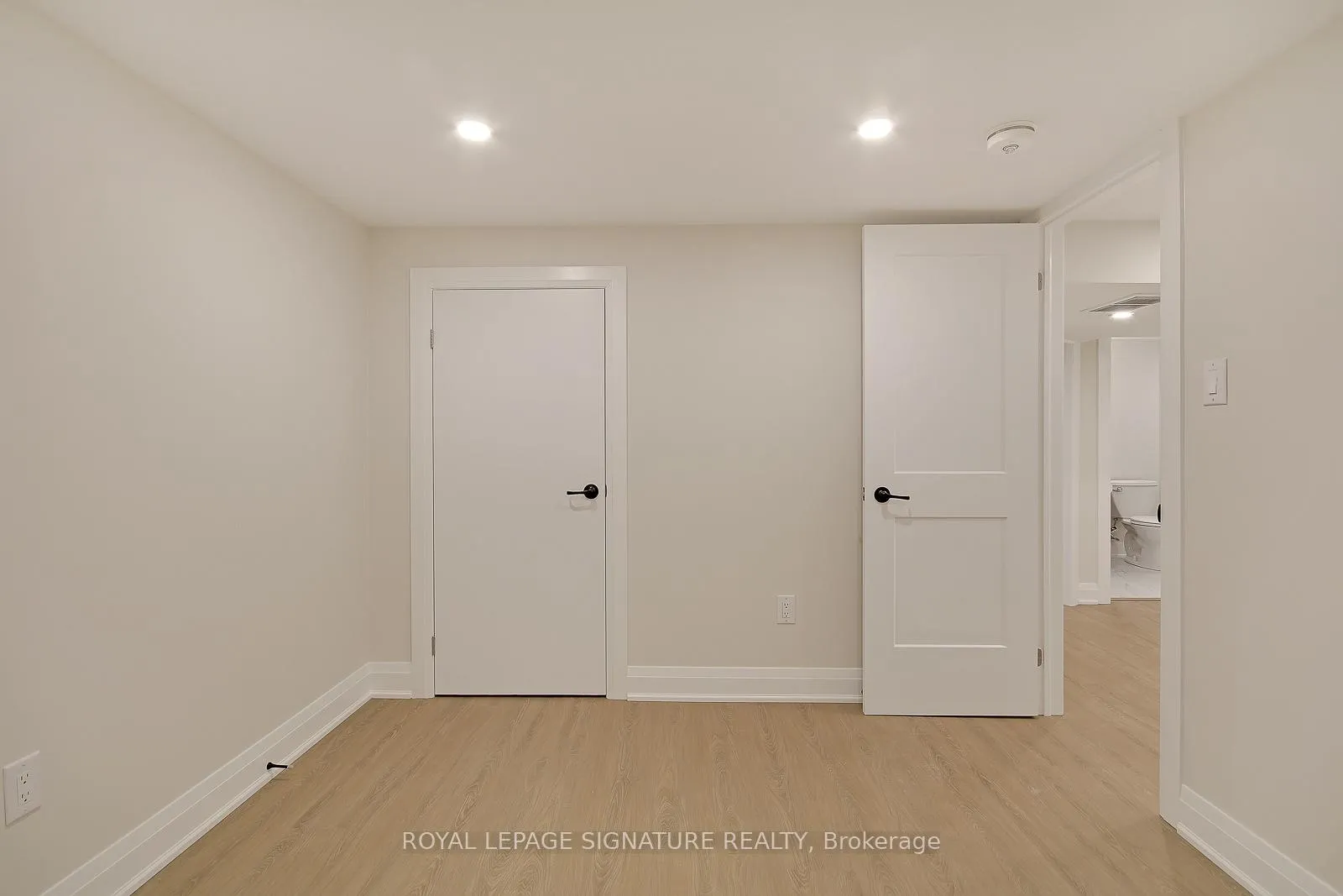 Photo 18 of 17 Uno Drive, Etobicoke, Stonegate-Queensway — HOMEH