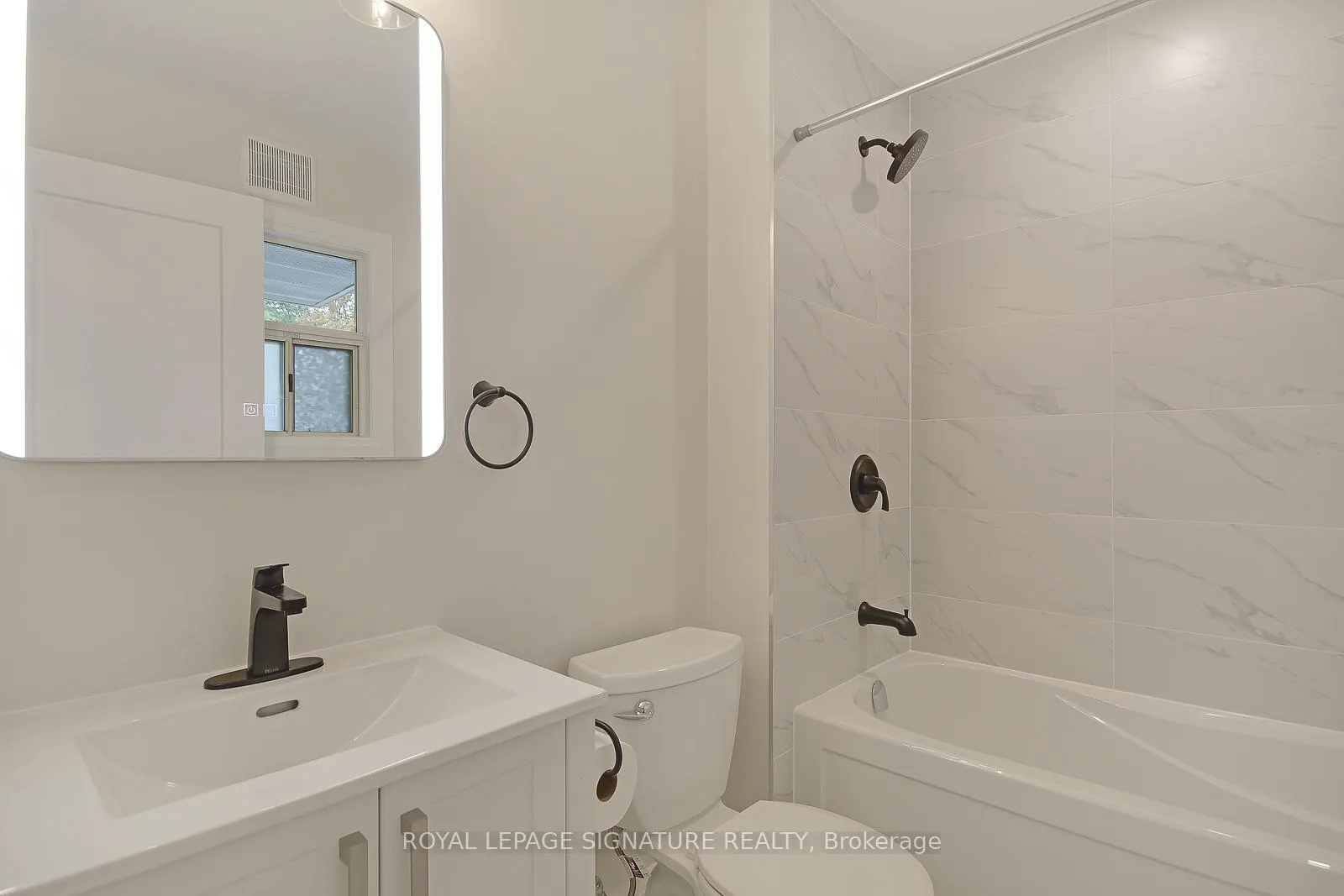 Photo 19 of 17 Uno Drive, Etobicoke, Stonegate-Queensway — HOMEH