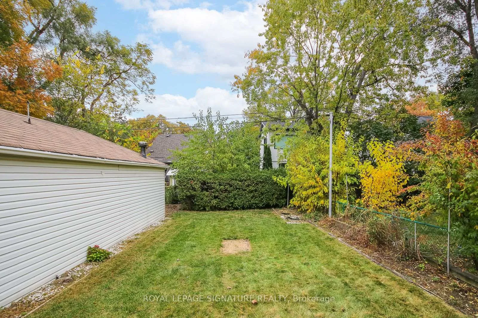 Photo 23 of 17 Uno Drive, Etobicoke, Stonegate-Queensway — HOMEH