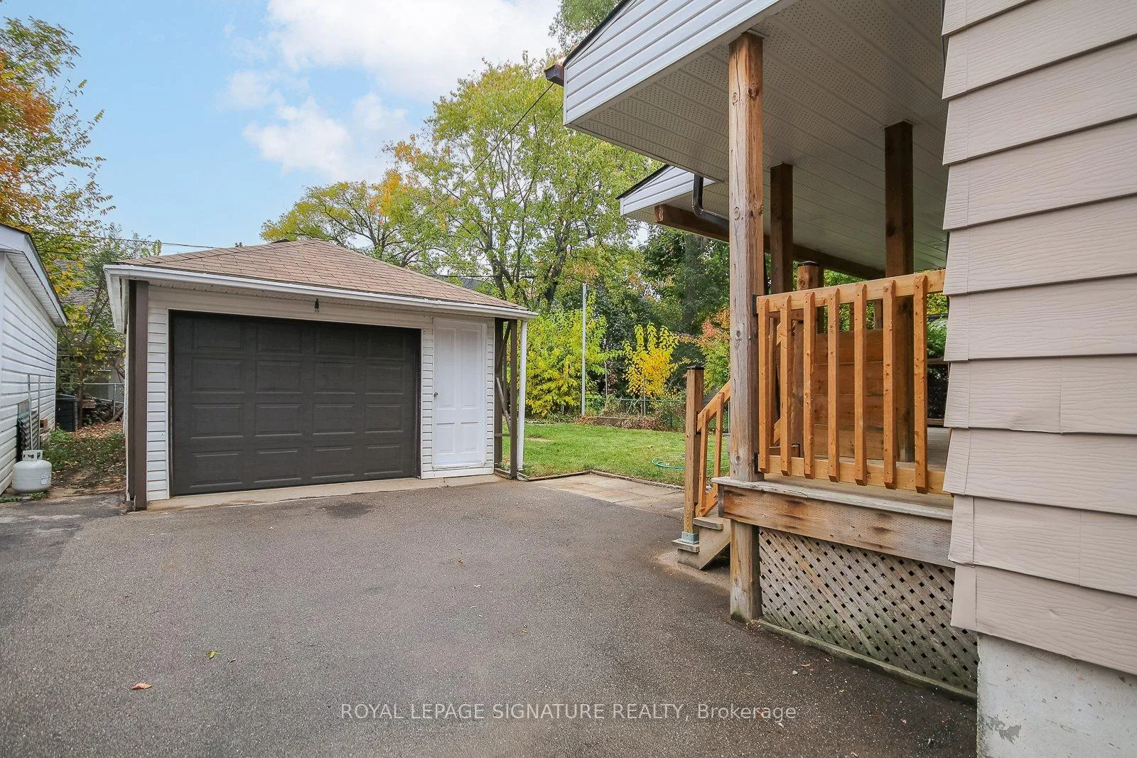 Photo 24 of 17 Uno Drive, Etobicoke, Stonegate-Queensway — HOMEH