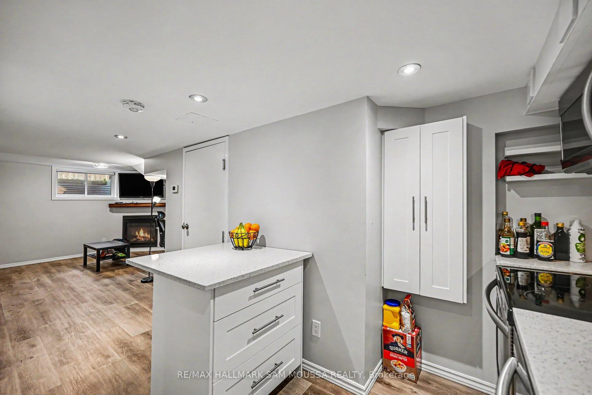 Photo 4 of Unit Unit 2, 1407 Baintree Place, Ottawa, Pineview — HOMEH