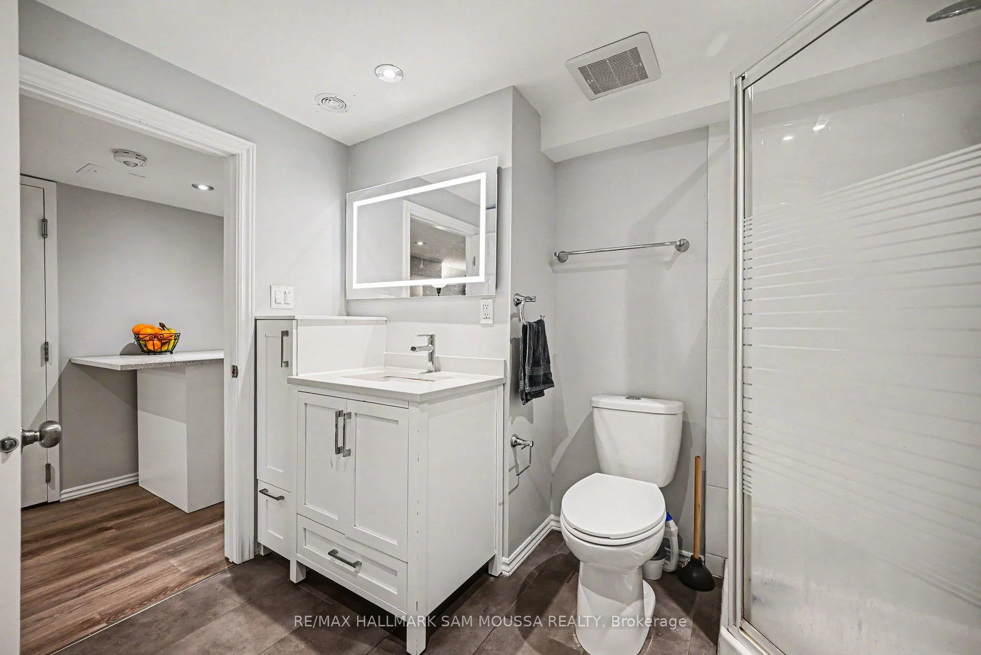 Photo 11 of Unit Unit 2, 1407 Baintree Place, Ottawa, Pineview — HOMEH