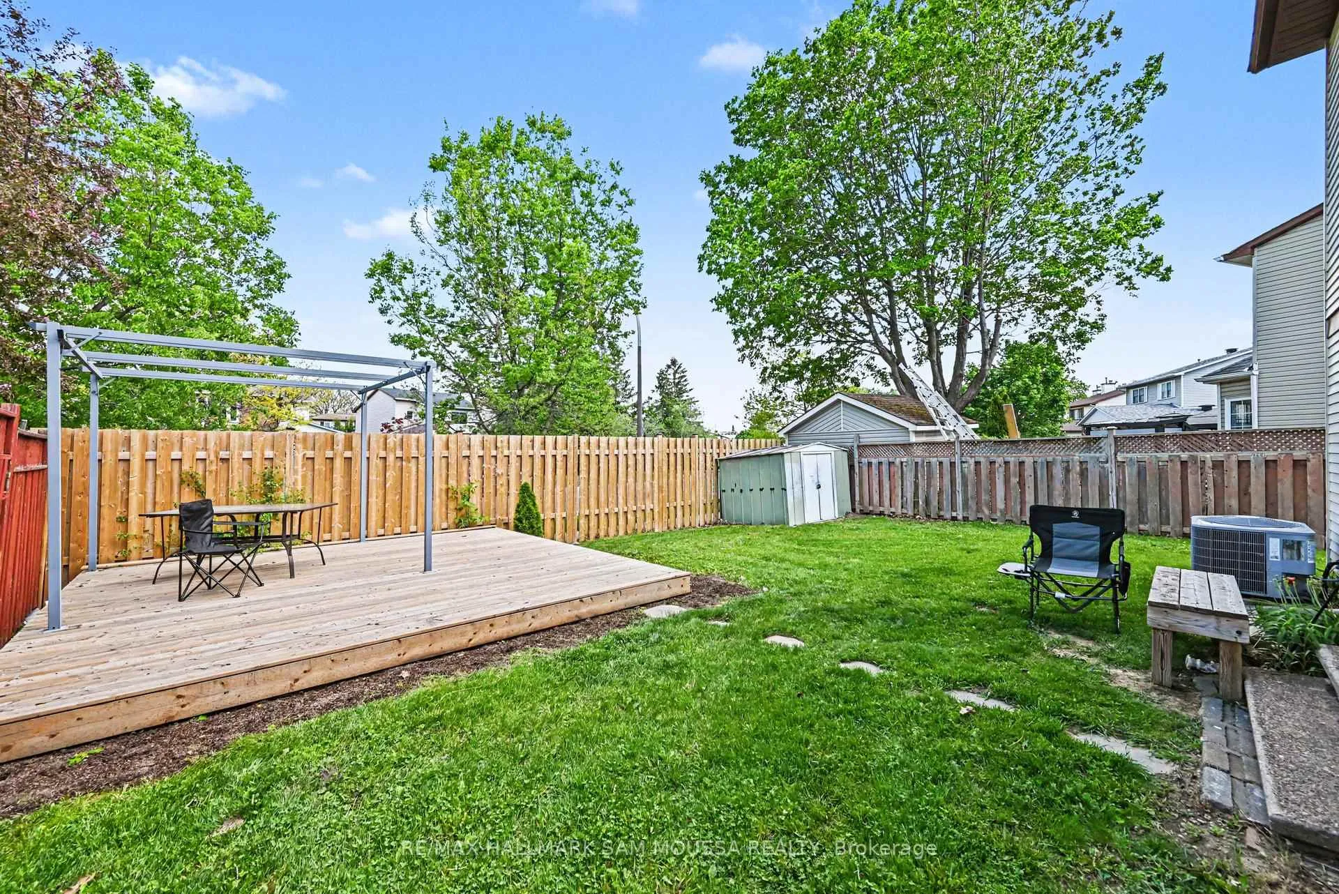 Photo 12 of Unit Unit 2, 1407 Baintree Place, Ottawa, Pineview — HOMEH