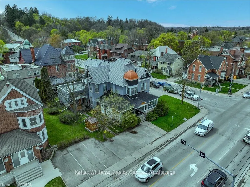 Photo of 900 2nd Avenue W