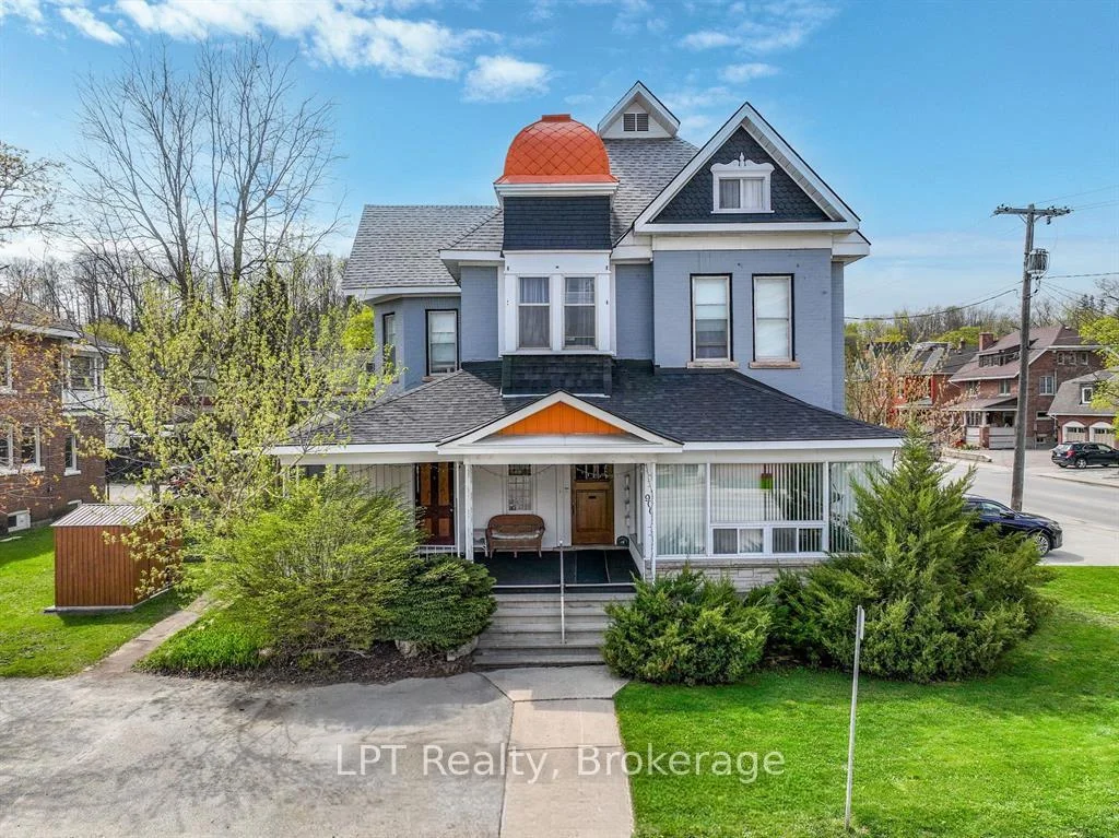 Photo of 900 2nd Avenue W