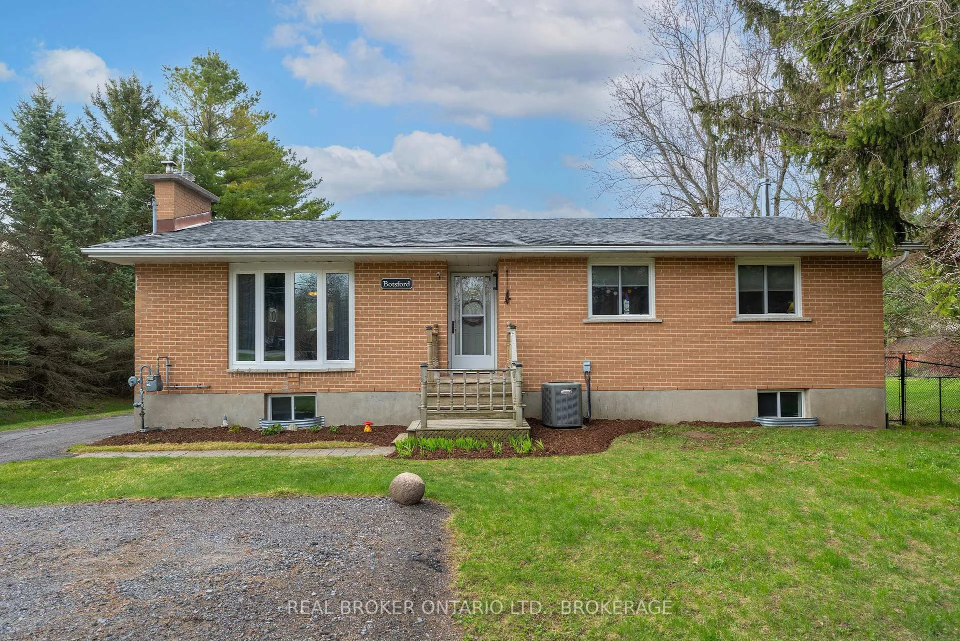 Photo 3 of 1239 Unity Road, Kingston, City North of 401 — HOMEH
