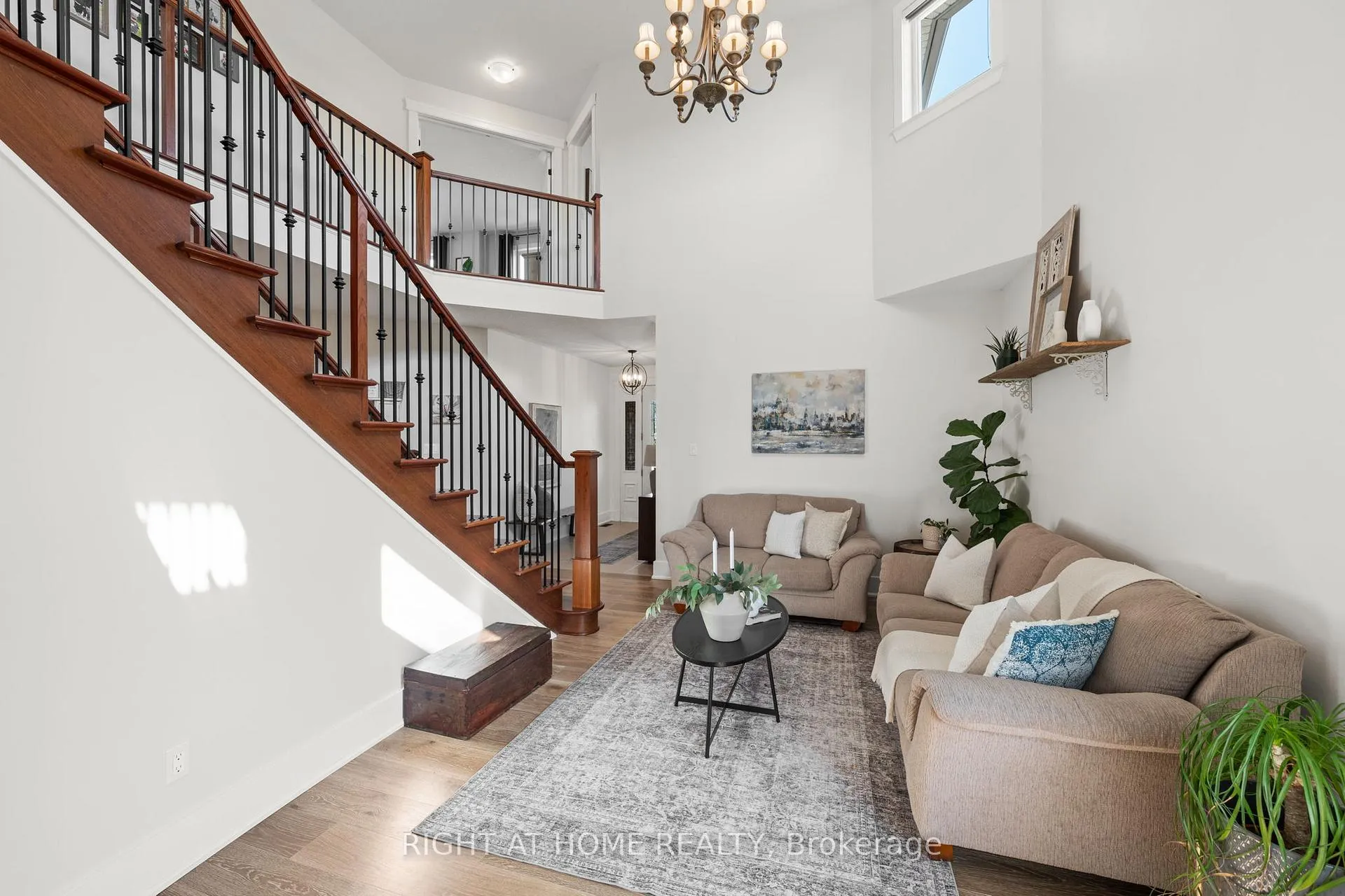 Photo 5 of 707 Wrangler Circle, Ottawa, Stittsville (North) — HOMEH