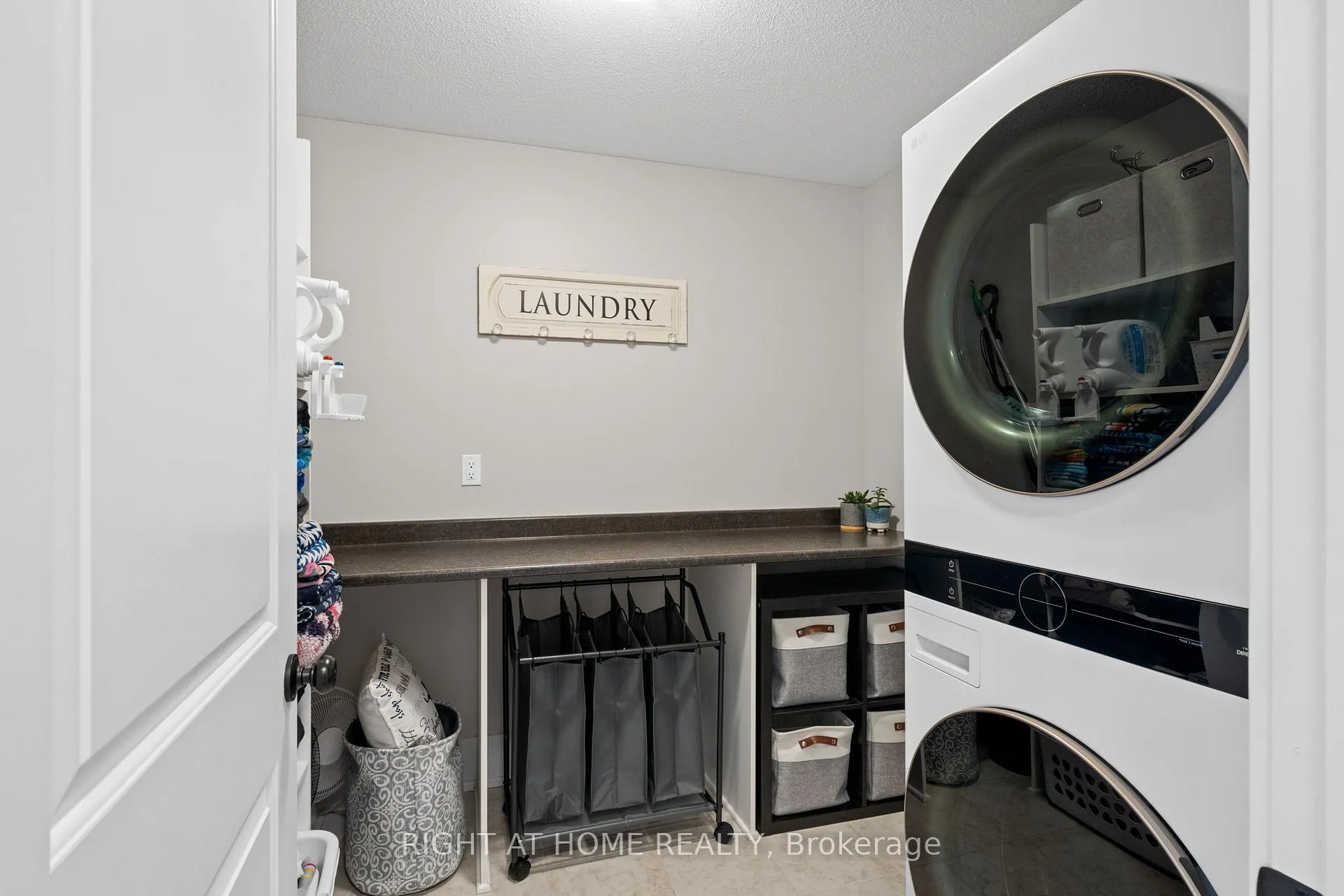 Photo 33 of 707 Wrangler Circle, Ottawa, Stittsville (North) — HOMEH
