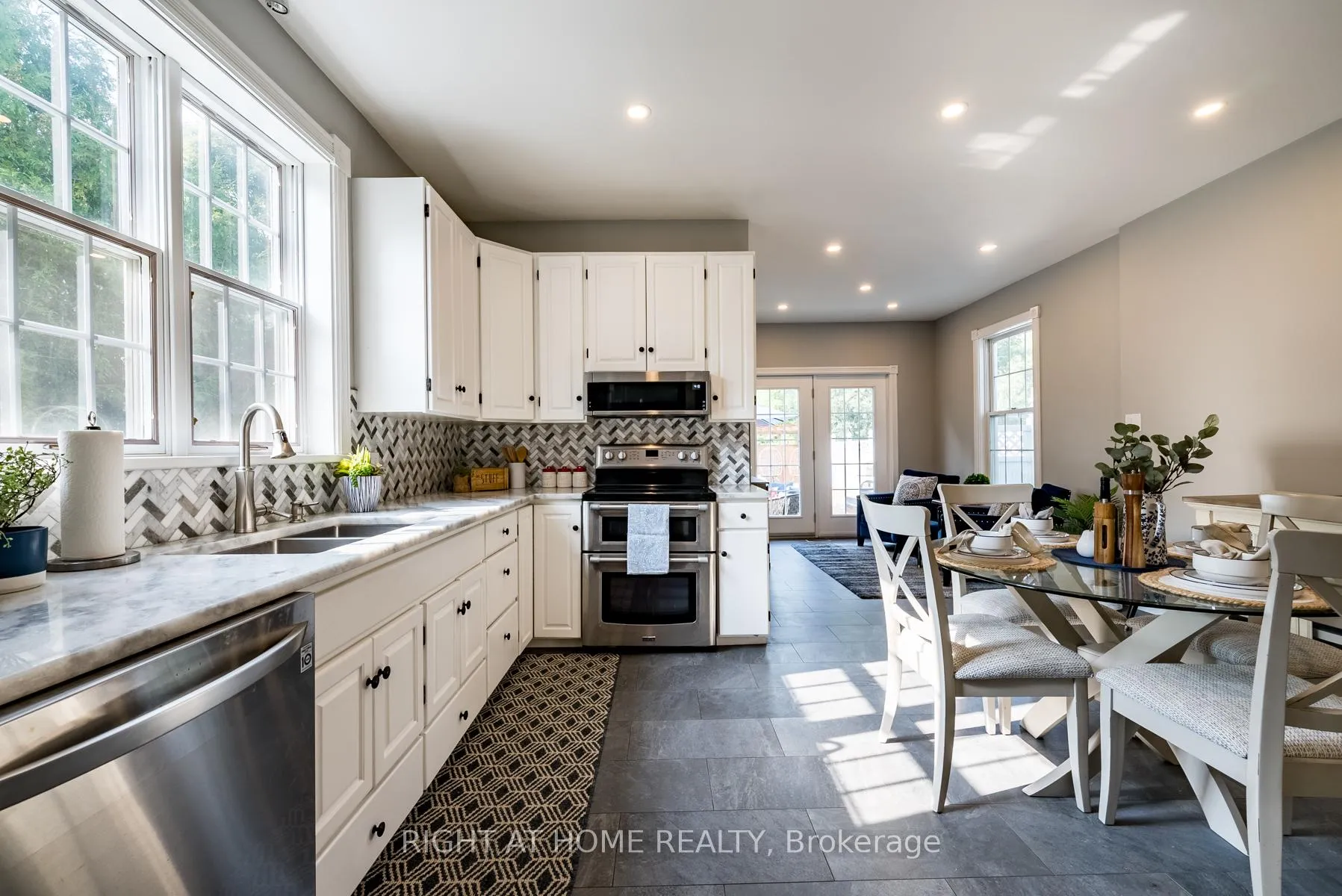 Photo 8 of 700 Myrtle Road W, Whitby, Rural Whitby — HOMEH