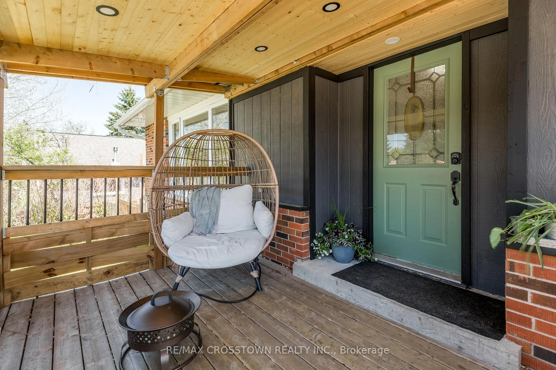 Photo 3 of 163 Main Street, Perry, Novar — HOMEH