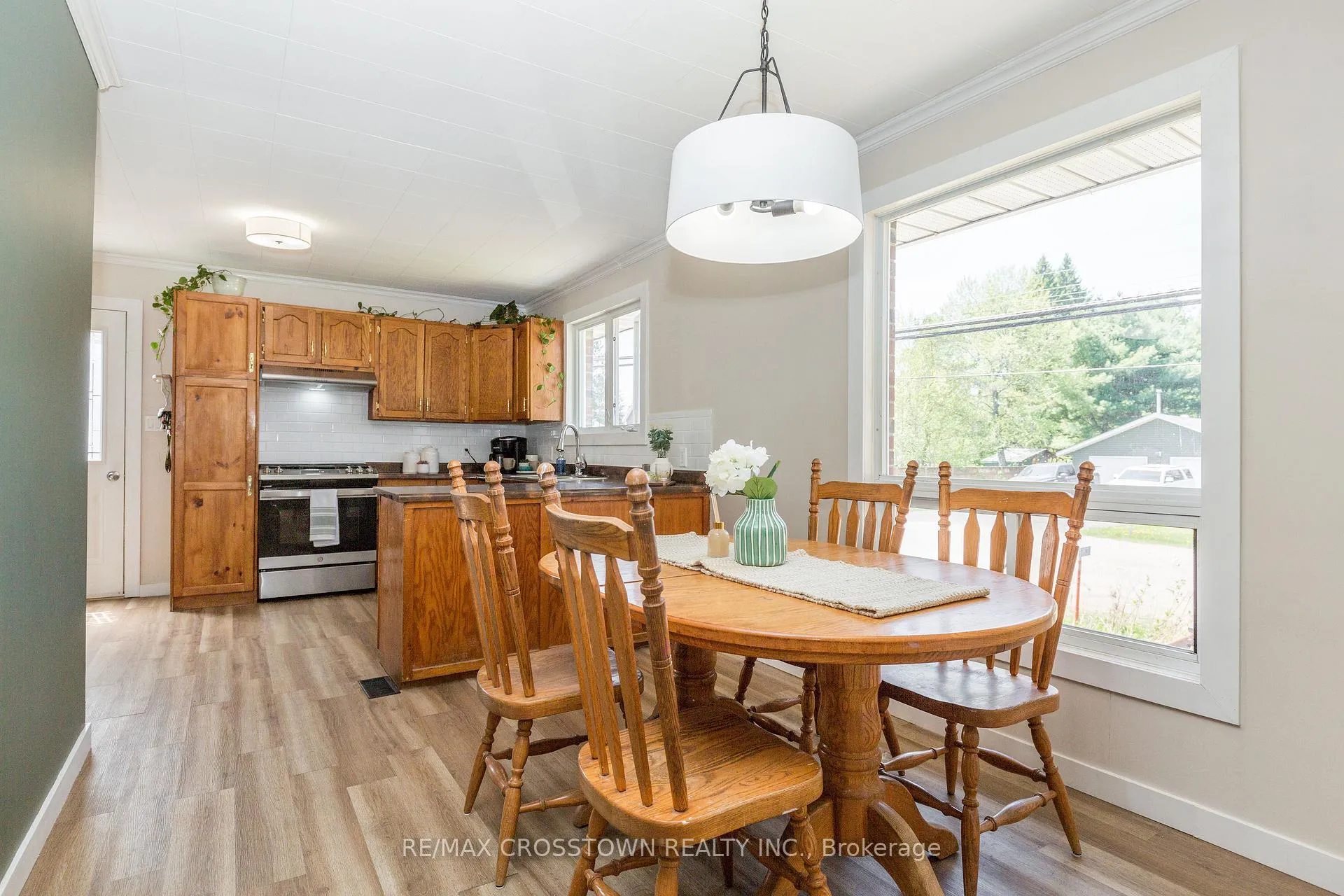 Photo 10 of 163 Main Street, Perry, Novar — HOMEH