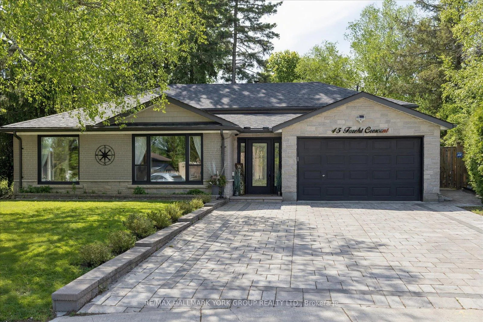 Photo 1 of 45 Foreht Crescent, Aurora, Aurora Heights — HOMEH