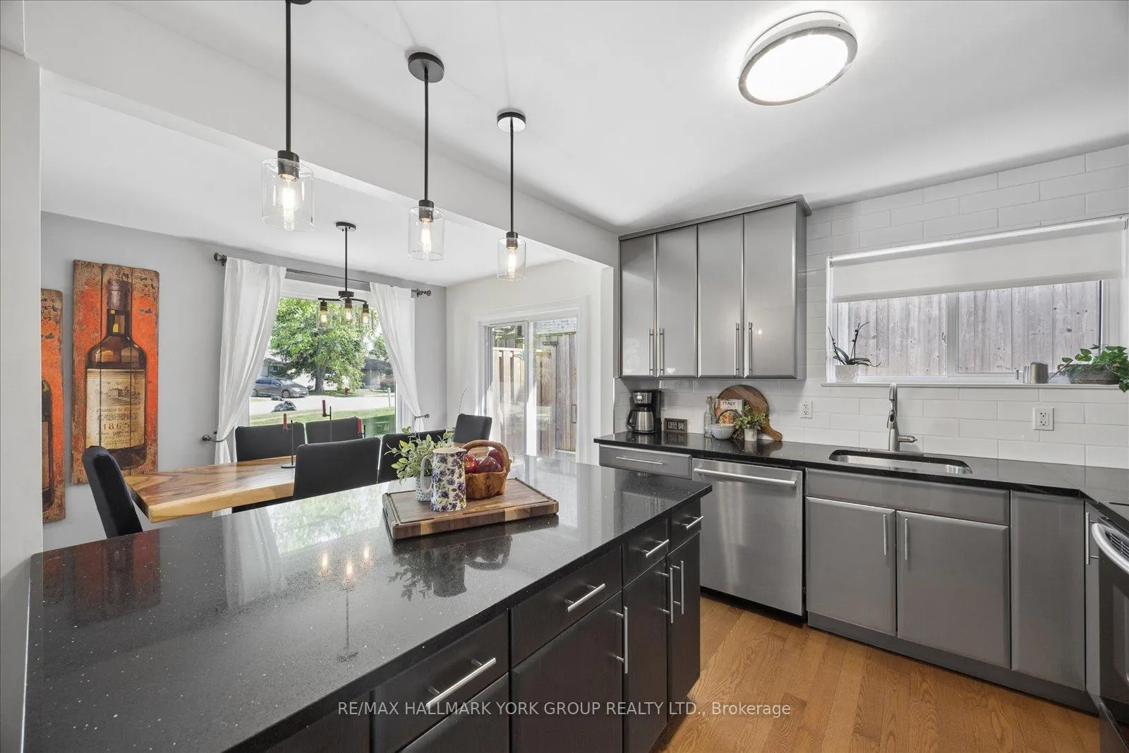 Photo 7 of 45 Foreht Crescent, Aurora, Aurora Heights — HOMEH