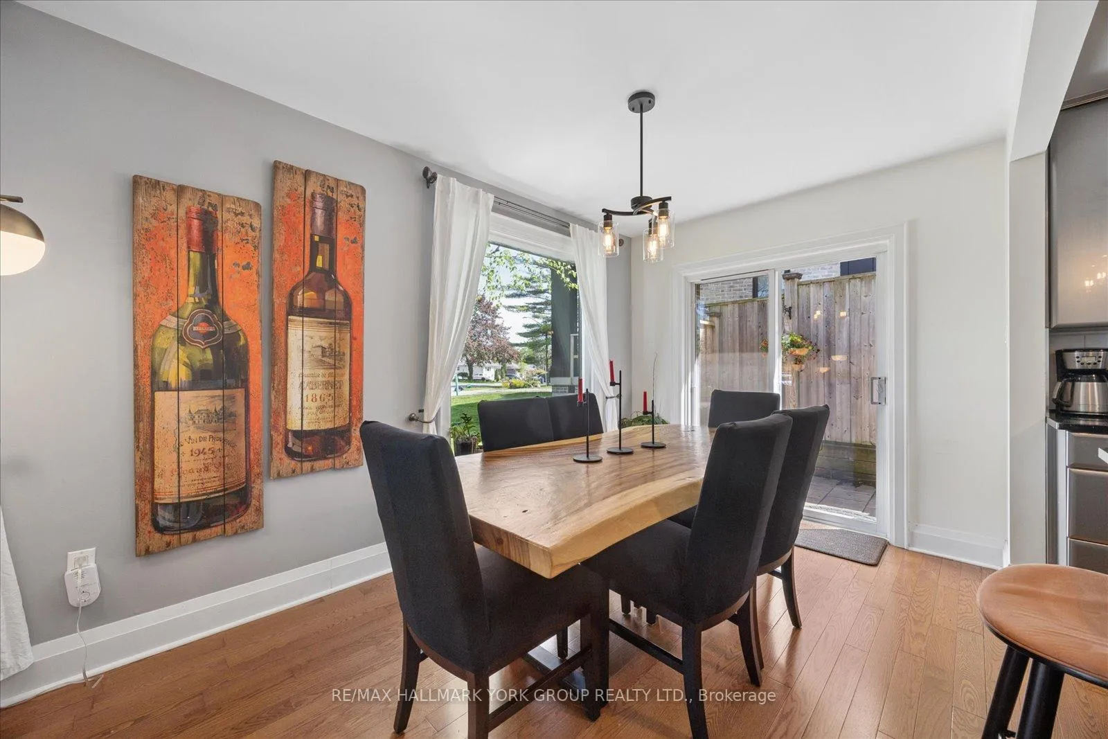 Photo 10 of 45 Foreht Crescent, Aurora, Aurora Heights — HOMEH