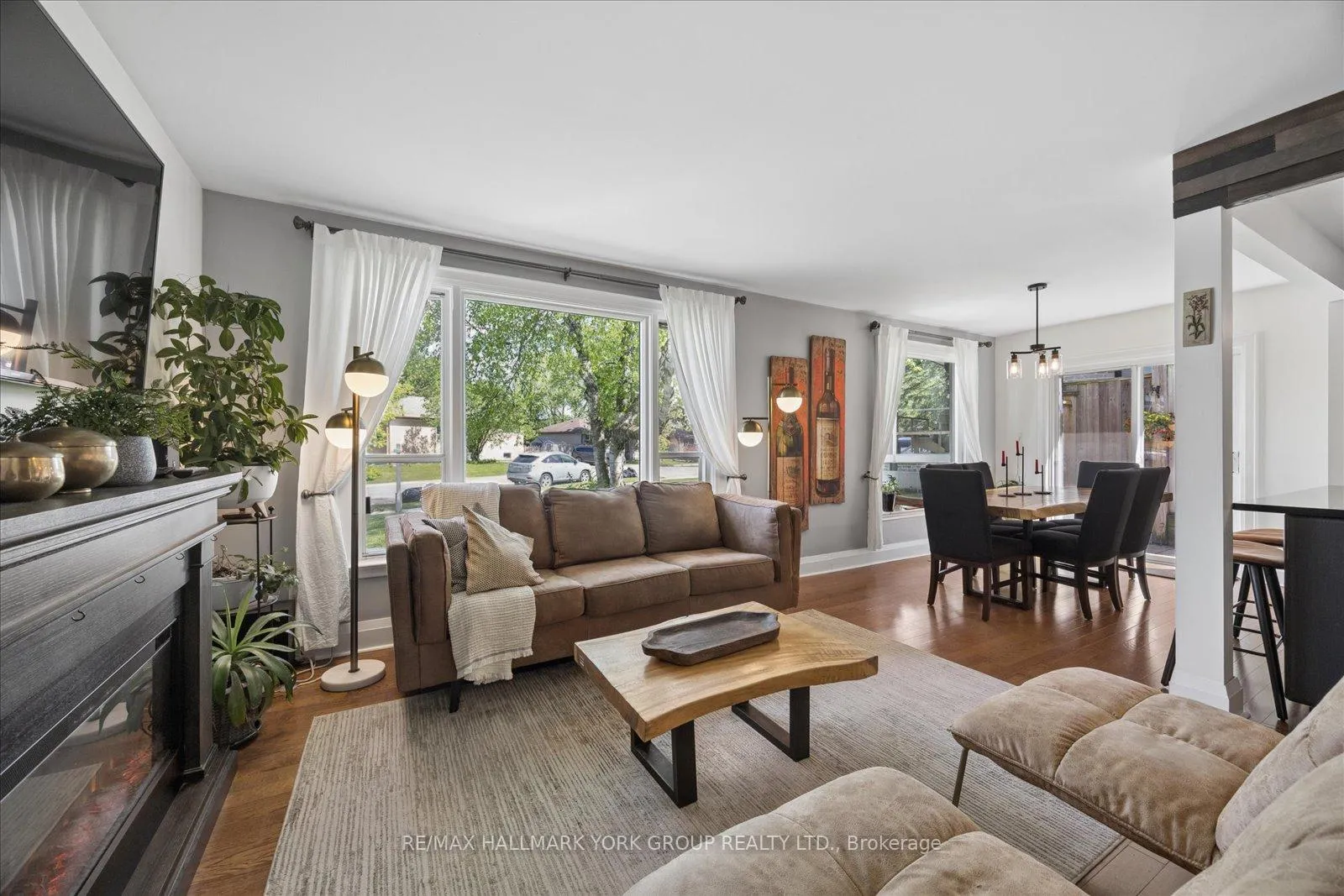Photo 11 of 45 Foreht Crescent, Aurora, Aurora Heights — HOMEH