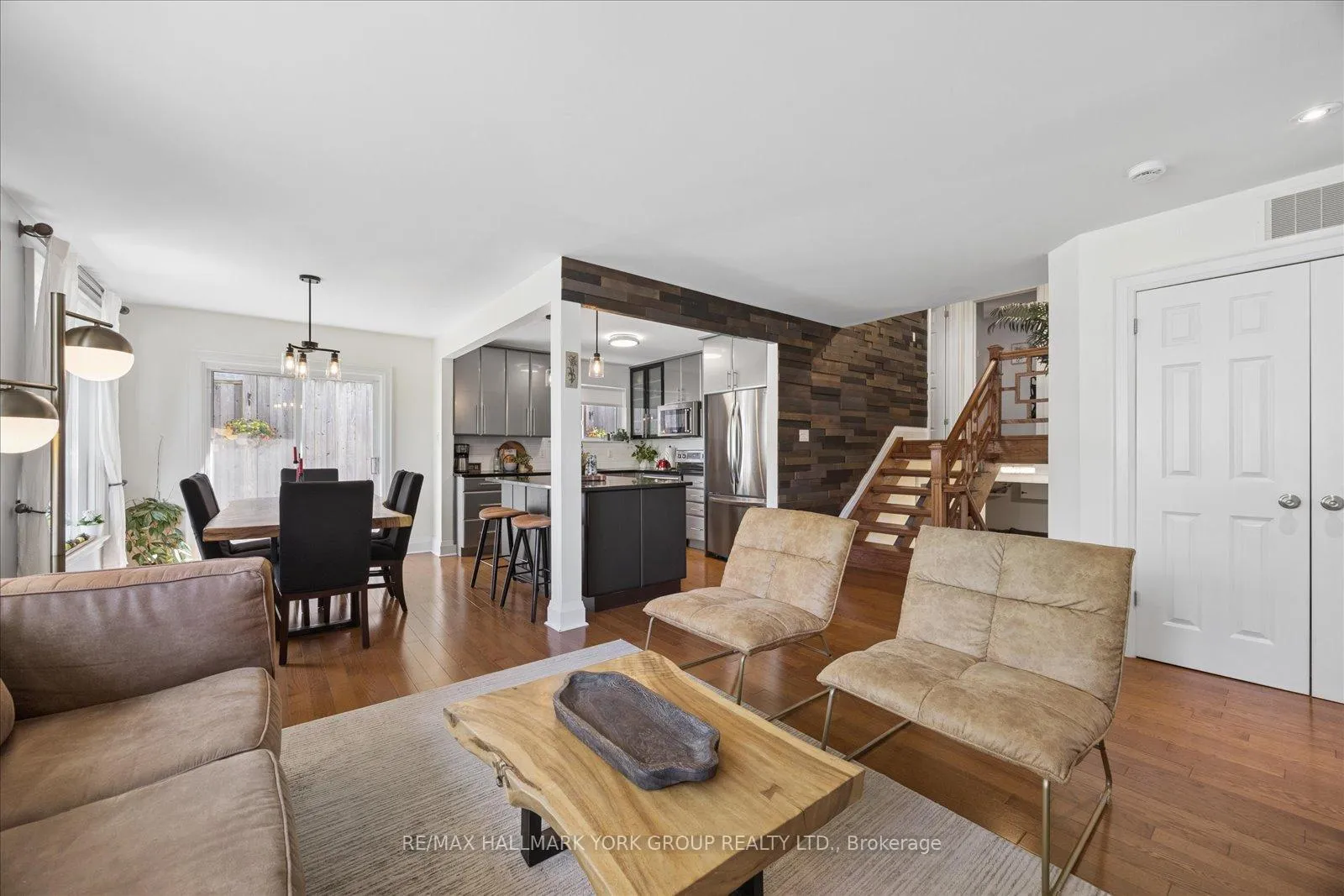Photo 13 of 45 Foreht Crescent, Aurora, Aurora Heights — HOMEH