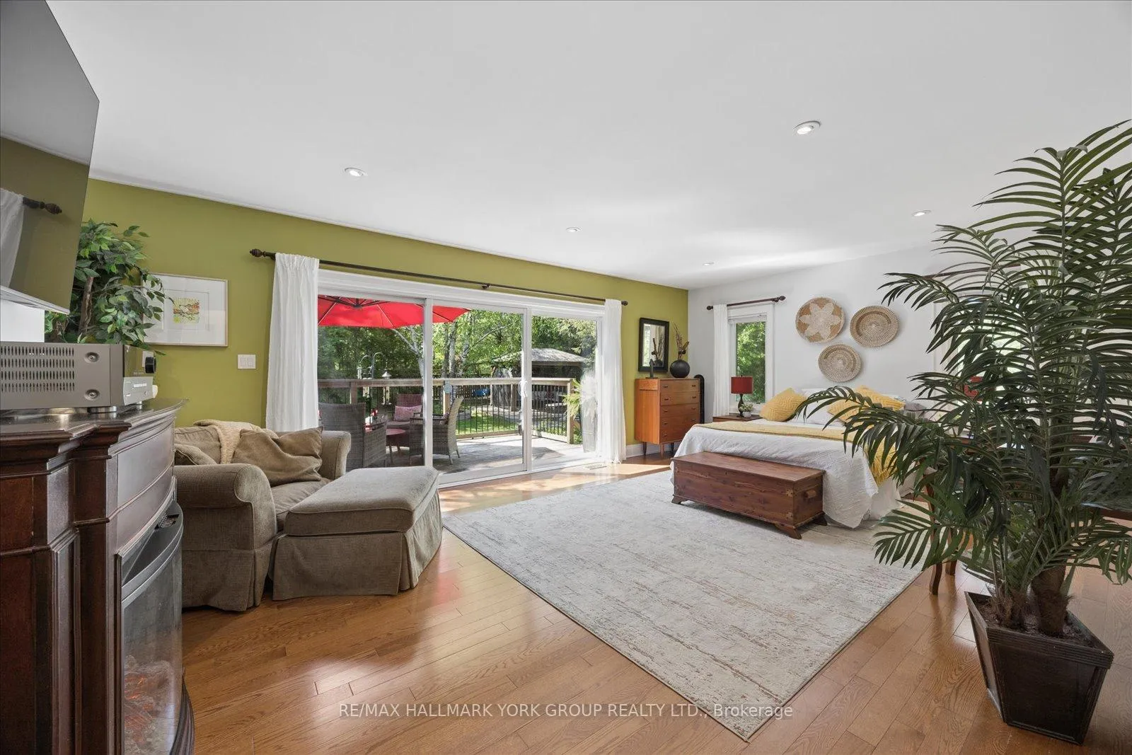 Photo 14 of 45 Foreht Crescent, Aurora, Aurora Heights — HOMEH