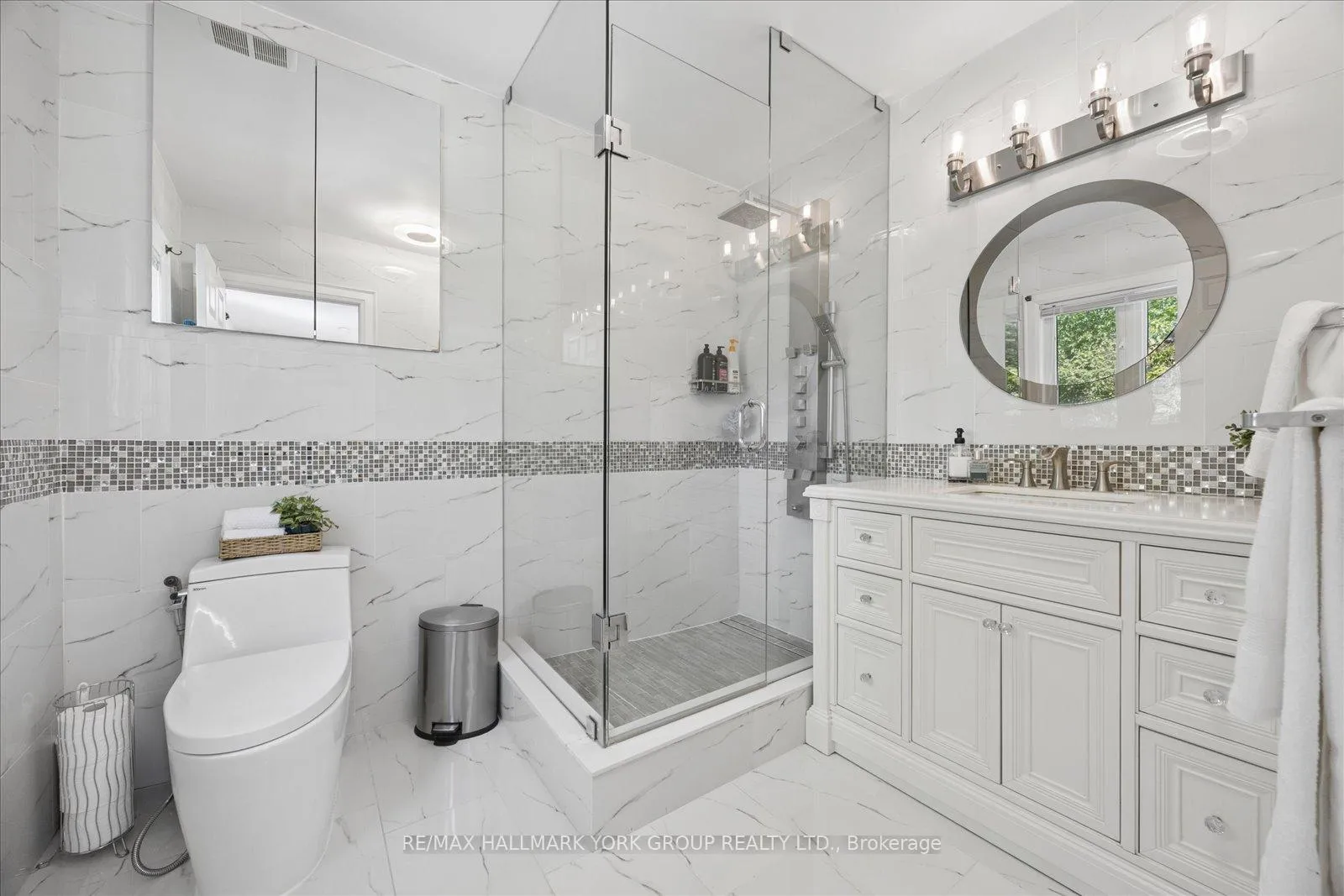 Photo 17 of 45 Foreht Crescent, Aurora, Aurora Heights — HOMEH