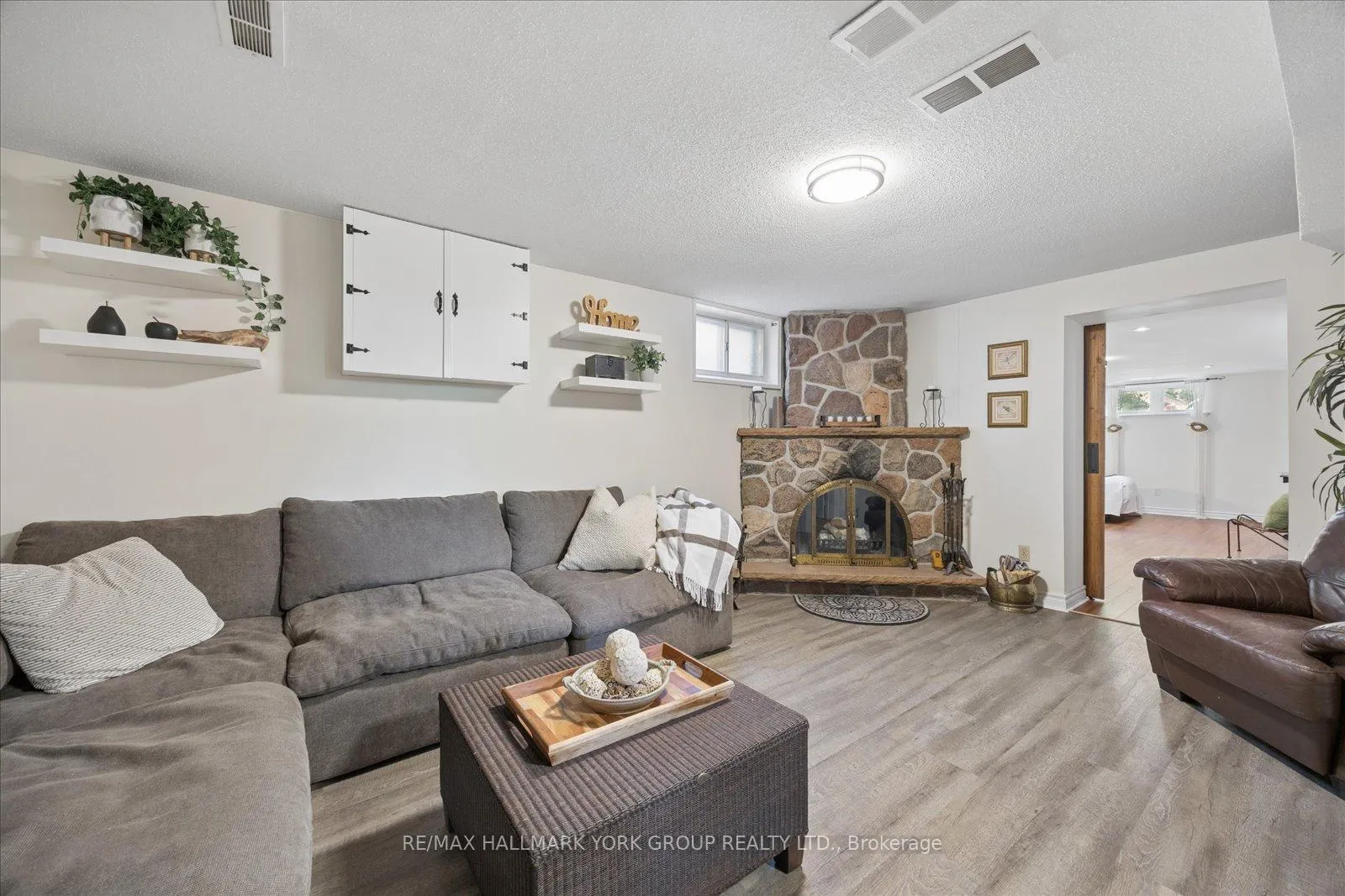 Photo 22 of 45 Foreht Crescent, Aurora, Aurora Heights — HOMEH