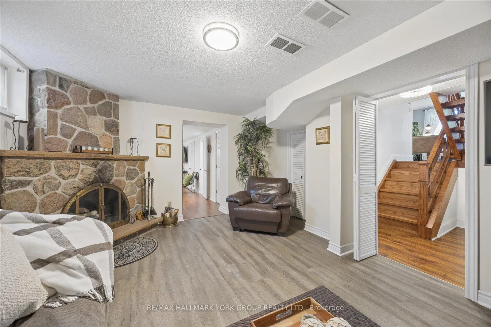 Photo 23 of 45 Foreht Crescent, Aurora, Aurora Heights — HOMEH