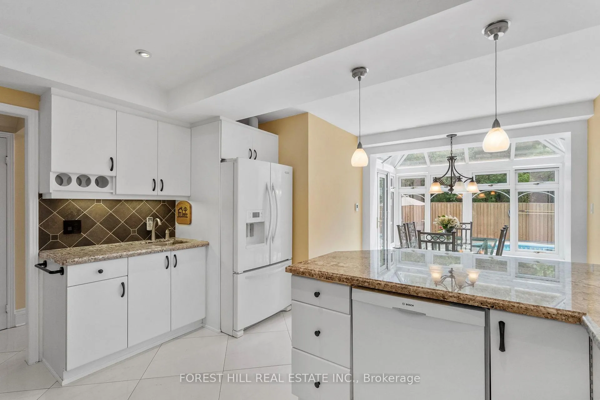 Photo 5 of 34 Fletcher Drive, Brampton, Brampton South — HOMEH