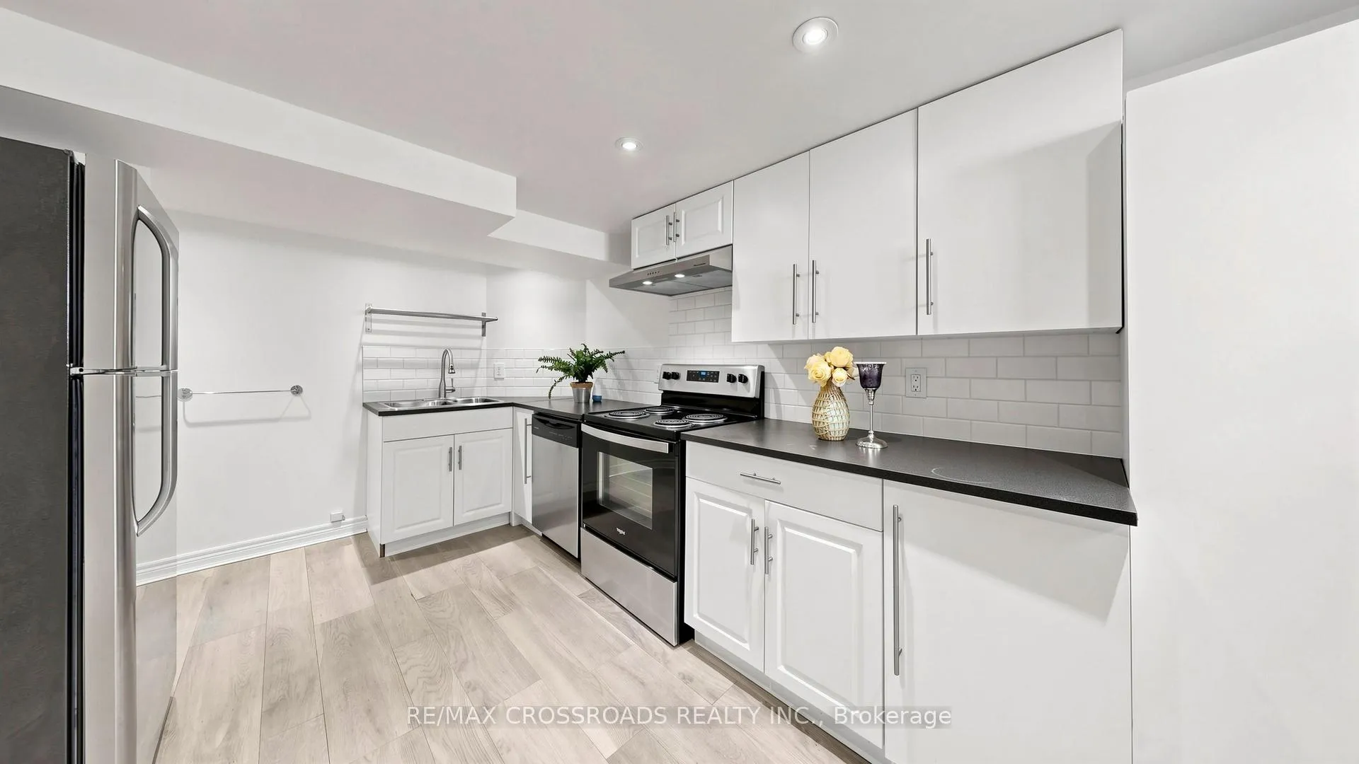 Photo 31 of 63 Flora Drive, Scarborough, Dorset Park — HOMEH