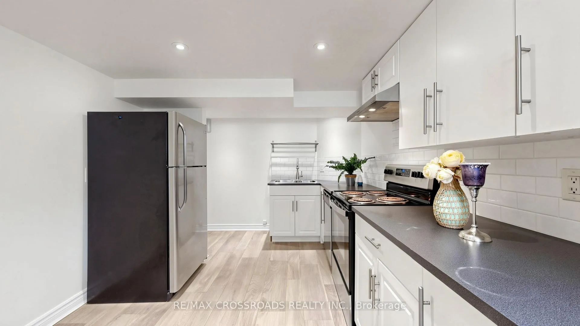 Photo 32 of 63 Flora Drive, Scarborough, Dorset Park — HOMEH