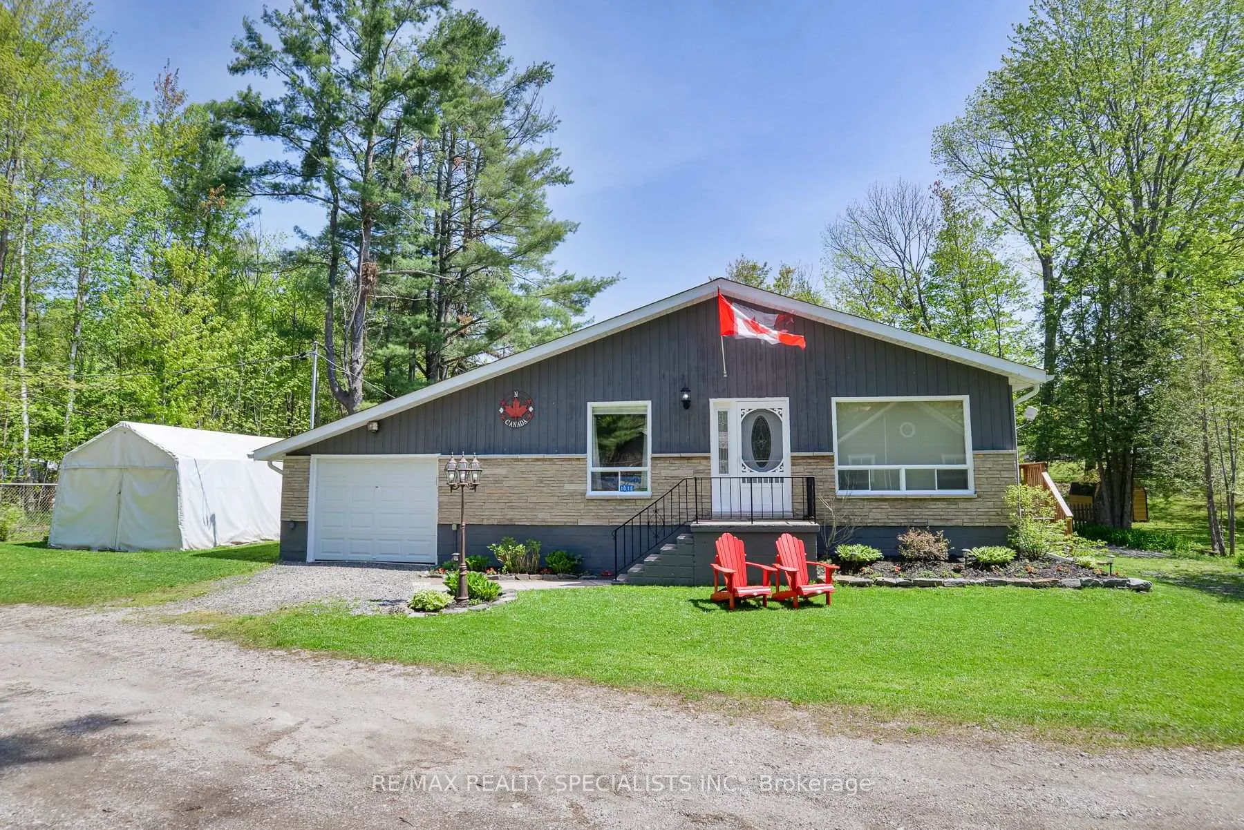 Photo 2 of 1018 S Sunny Crest Road, Gravenhurst, Morrison — HOMEH