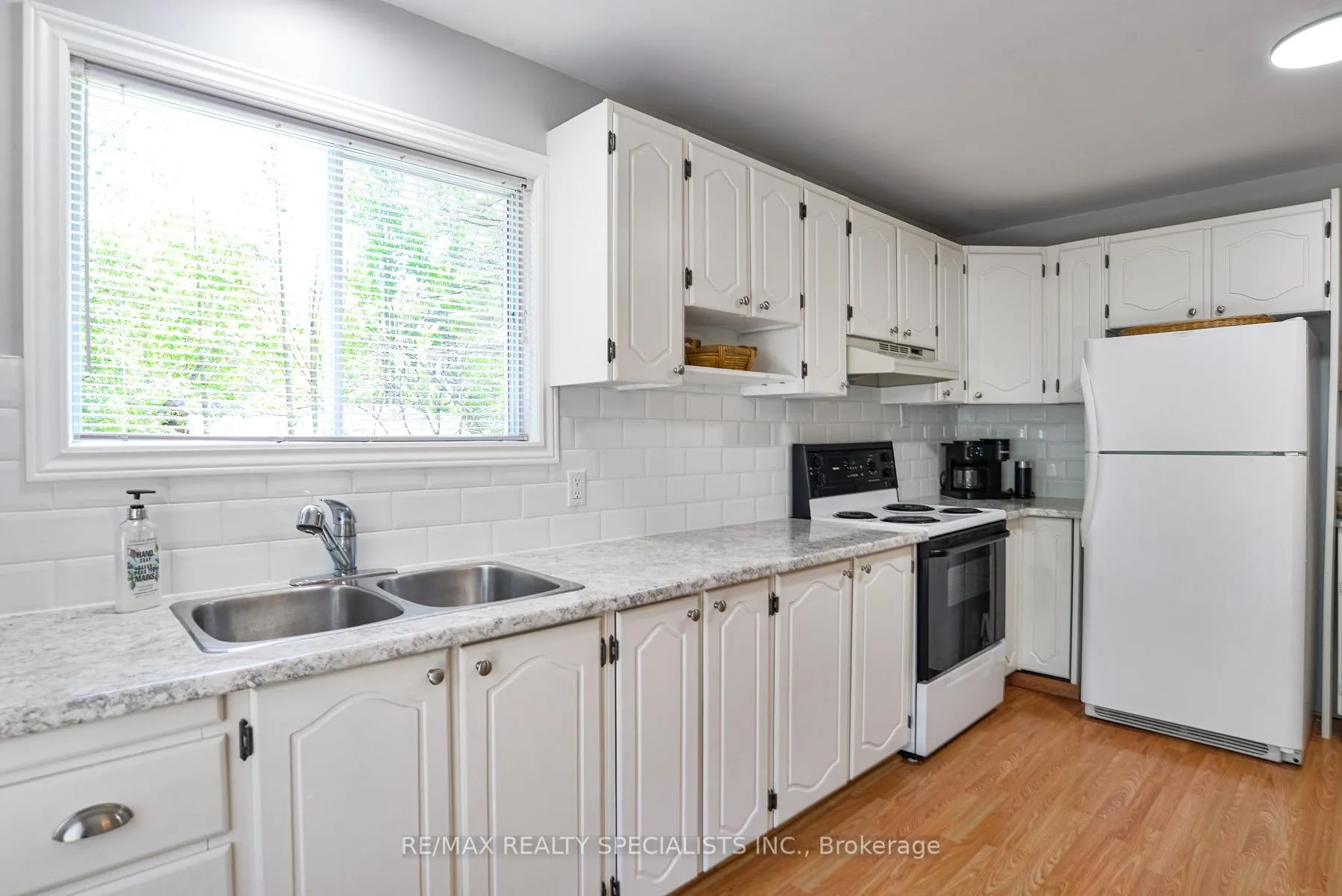 Photo 10 of 1018 S Sunny Crest Road, Gravenhurst, Morrison — HOMEH