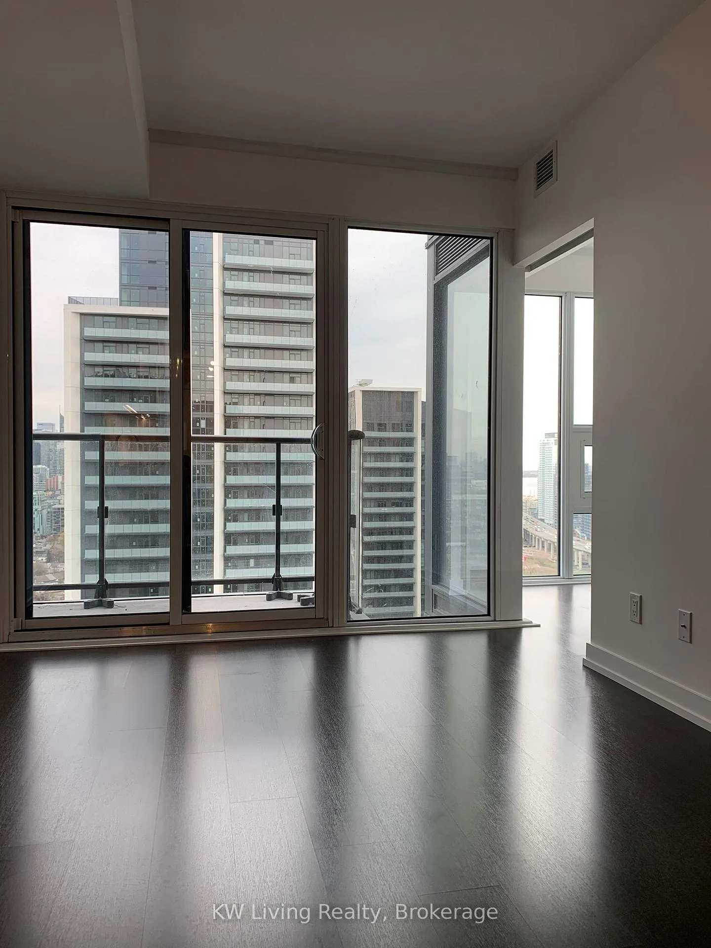 Photo 6 of Unit 3105, 19 Western Battery Road, Toronto, Niagara — HOMEH