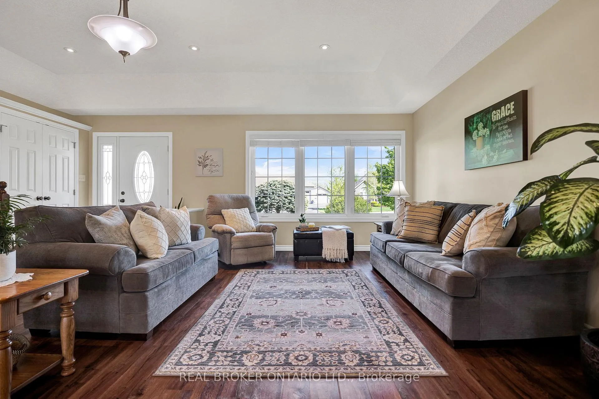 Photo 3 of 7826 Colonial Drive, Perth East, Milverton — HOMEH