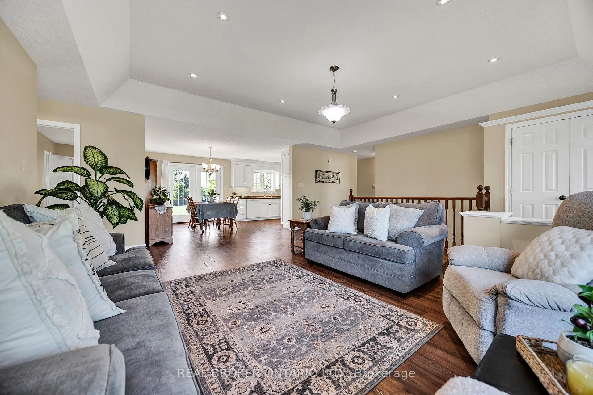 Photo 5 of 7826 Colonial Drive, Perth East, Milverton — HOMEH