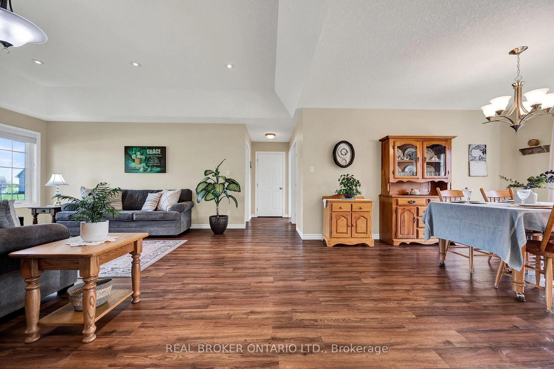 Photo 6 of 7826 Colonial Drive, Perth East, Milverton — HOMEH