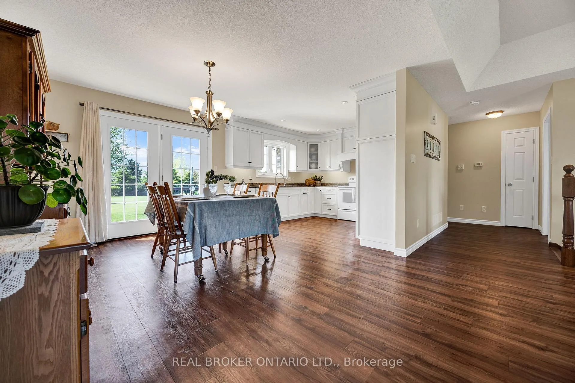 Photo 8 of 7826 Colonial Drive, Perth East, Milverton — HOMEH