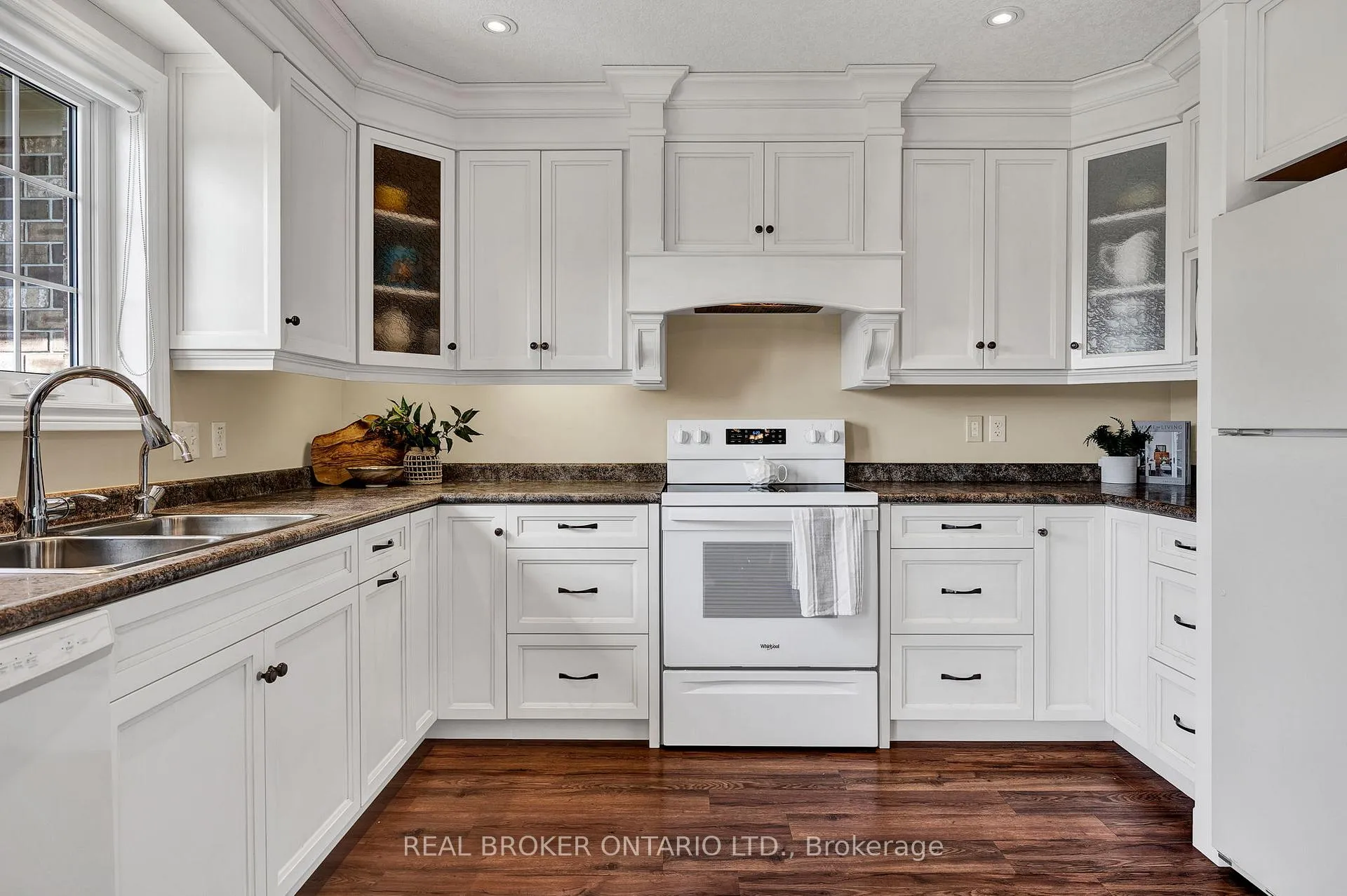 Photo 12 of 7826 Colonial Drive, Perth East, Milverton — HOMEH