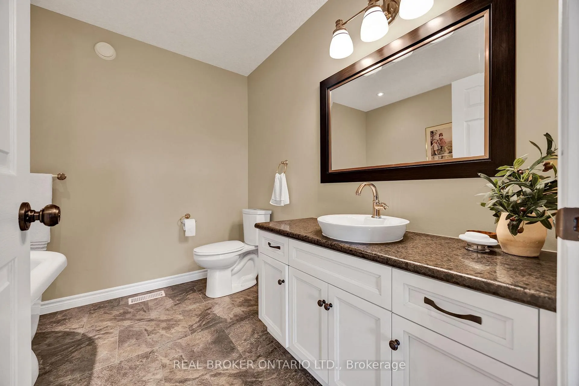 Photo 15 of 7826 Colonial Drive, Perth East, Milverton — HOMEH