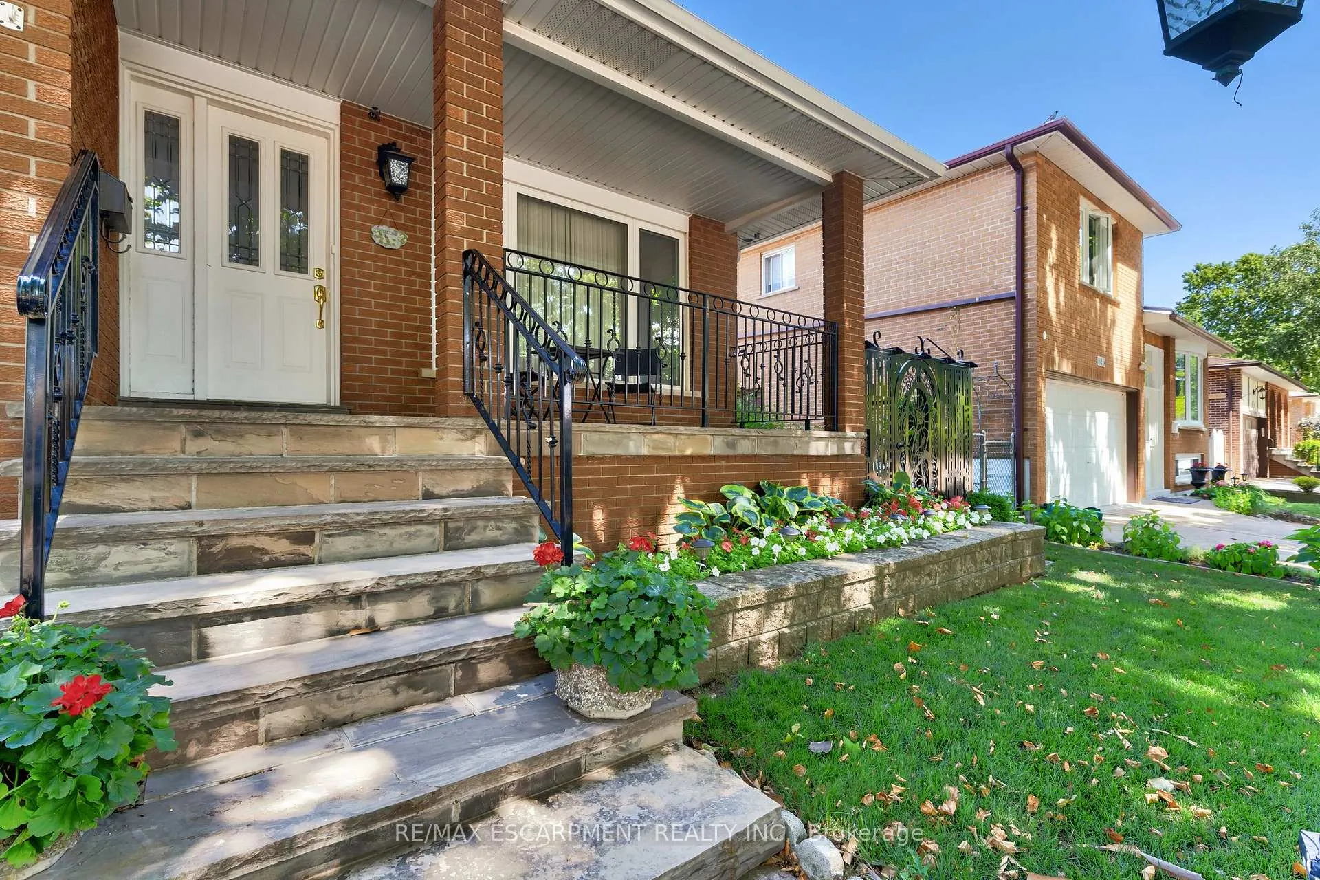 Photo 4 of 1149 Dowland Crescent, Burlington, LaSalle — HOMEH
