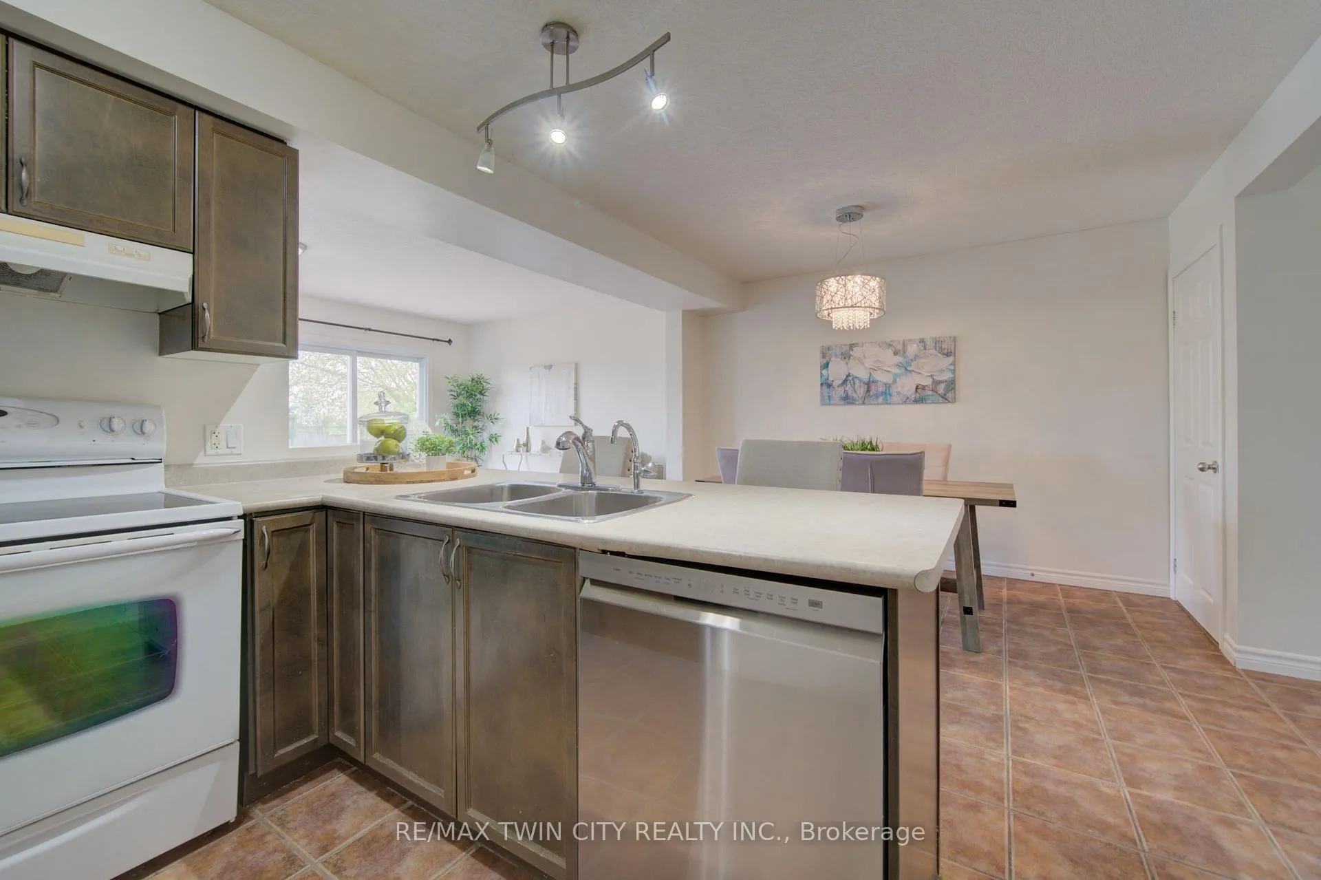 Photo 5 of 465 Colt Street, Waterloo — HOMEH