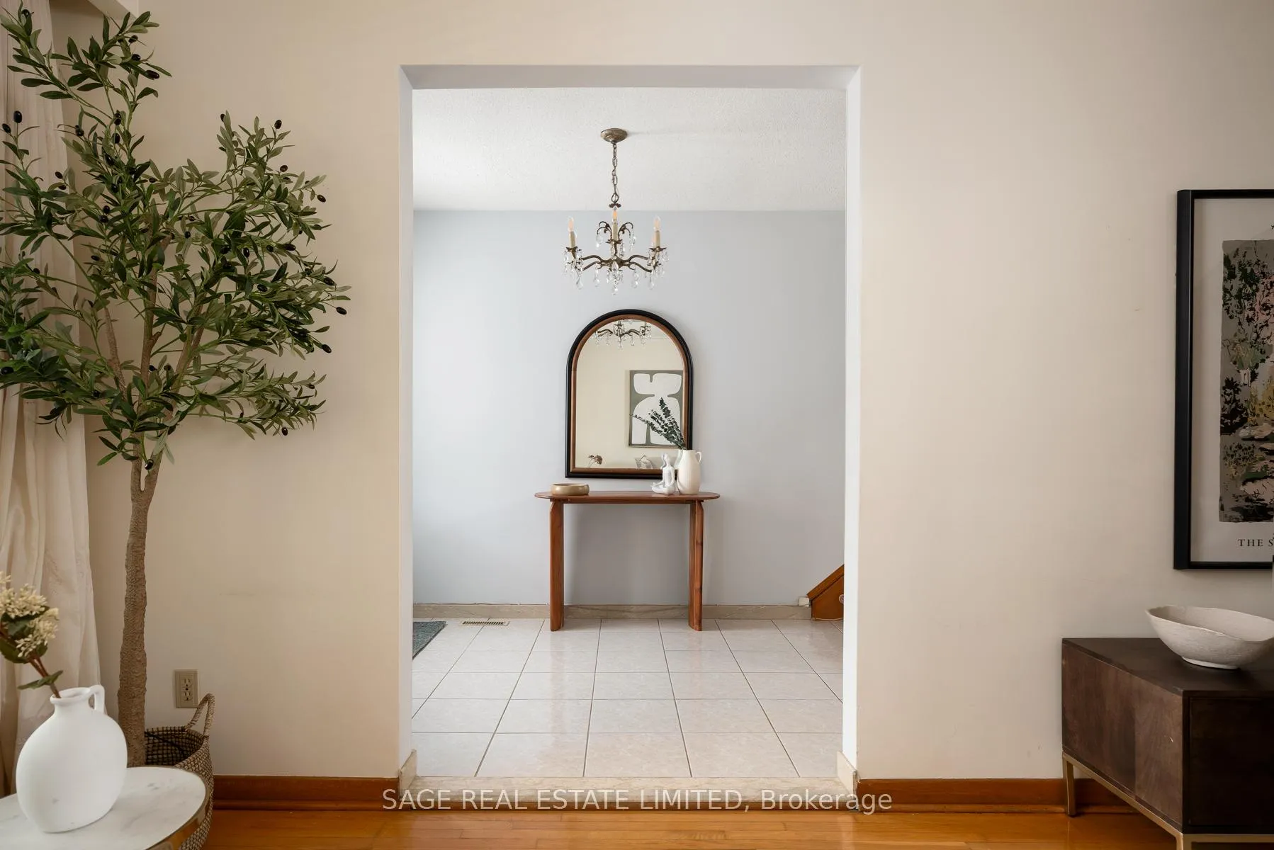 Photo 4 of 22 East Drive E, Toronto, Rockcliffe-Smythe — HOMEH