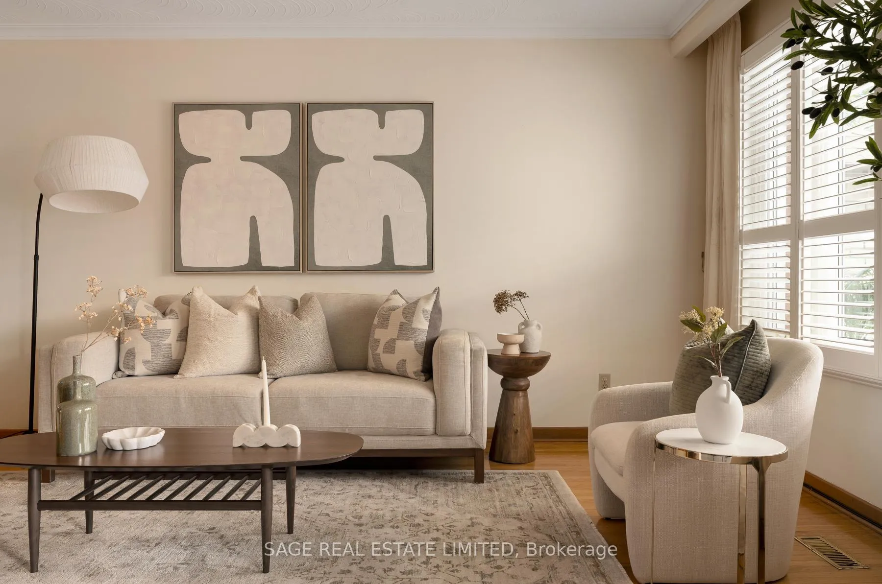 Photo 5 of 22 East Drive E, Toronto, Rockcliffe-Smythe — HOMEH