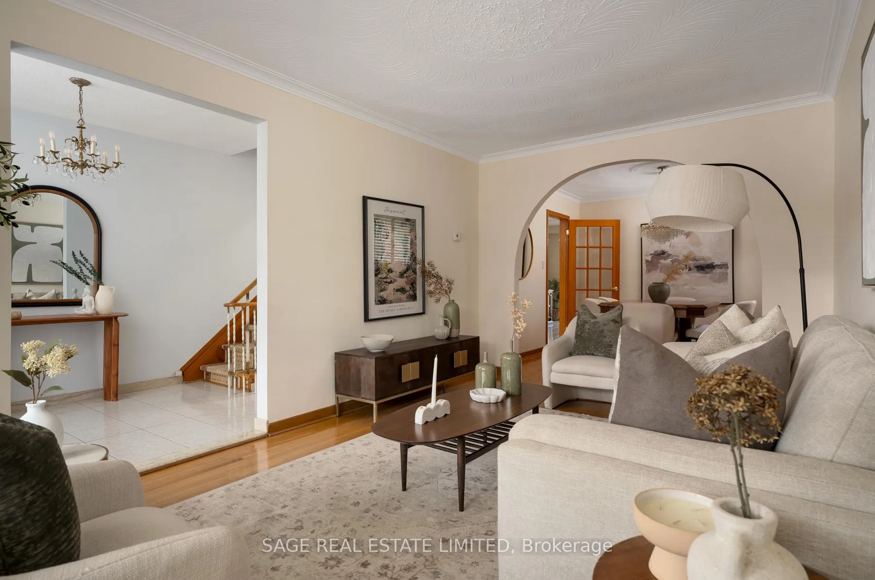 Photo 8 of 22 East Drive E, Toronto, Rockcliffe-Smythe — HOMEH