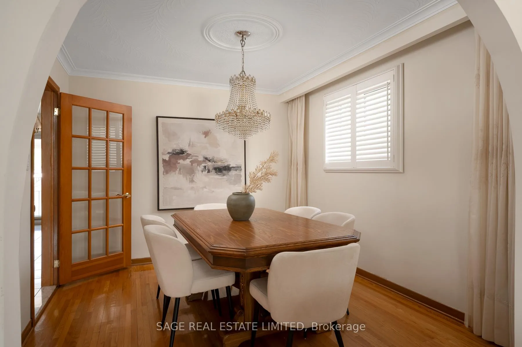 Photo 10 of 22 East Drive E, Toronto, Rockcliffe-Smythe — HOMEH