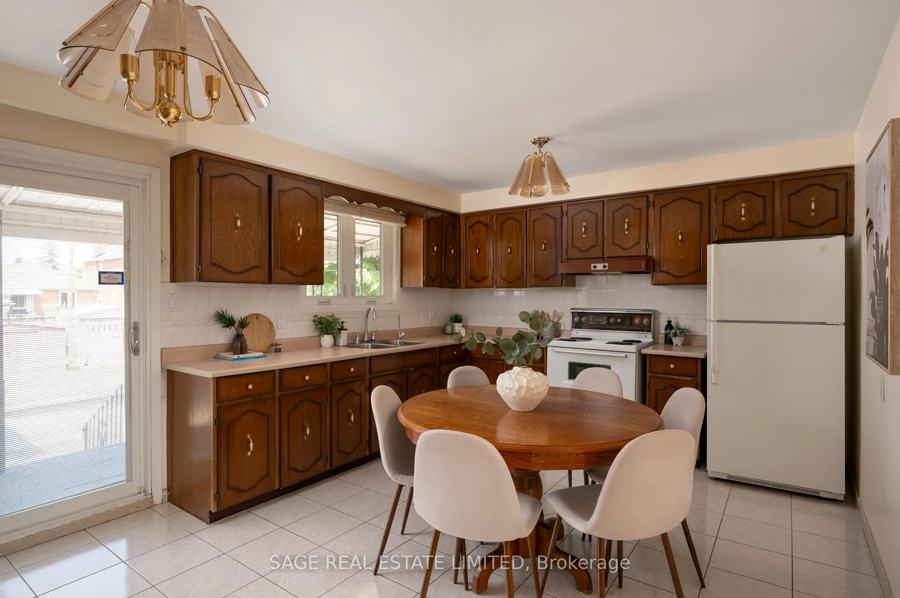 Photo 12 of 22 East Drive E, Toronto, Rockcliffe-Smythe — HOMEH