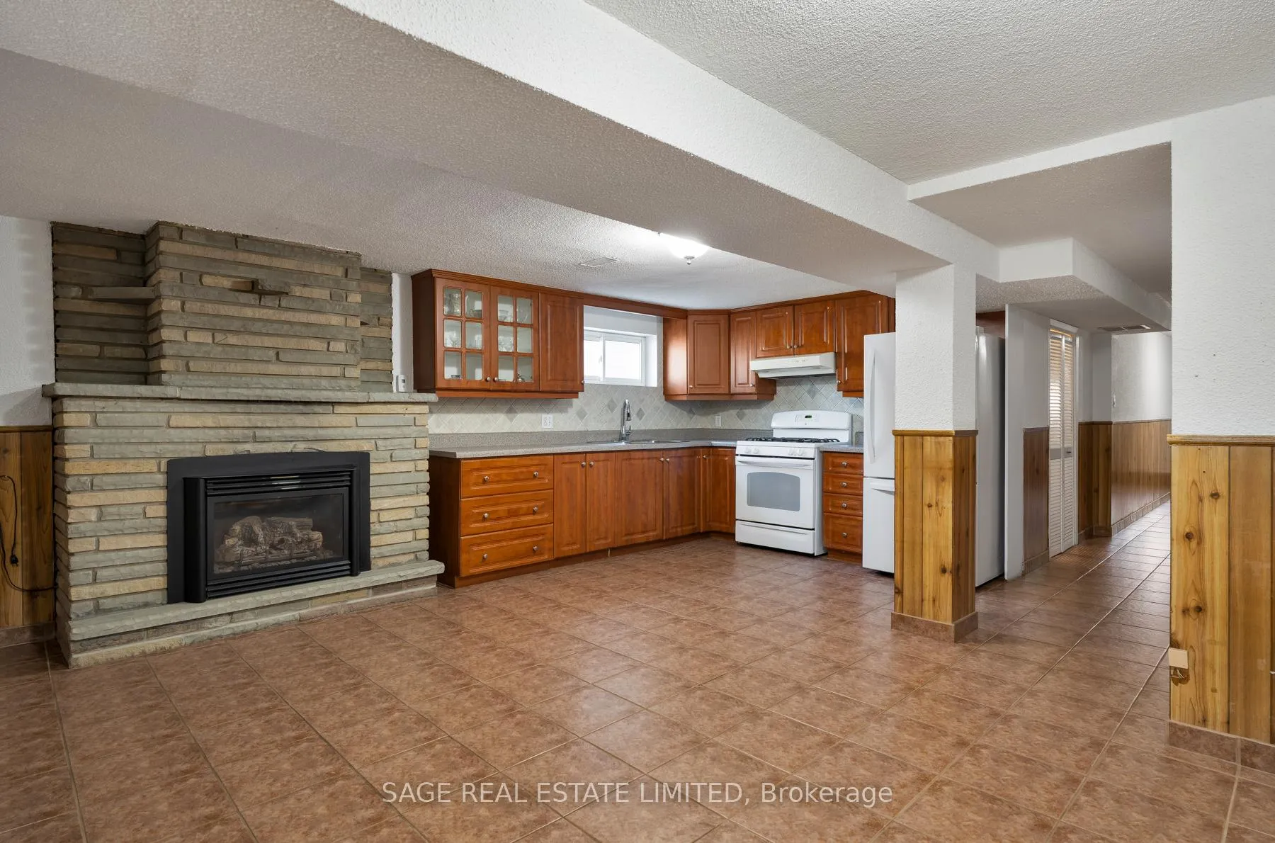 Photo 24 of 22 East Drive E, Toronto, Rockcliffe-Smythe — HOMEH