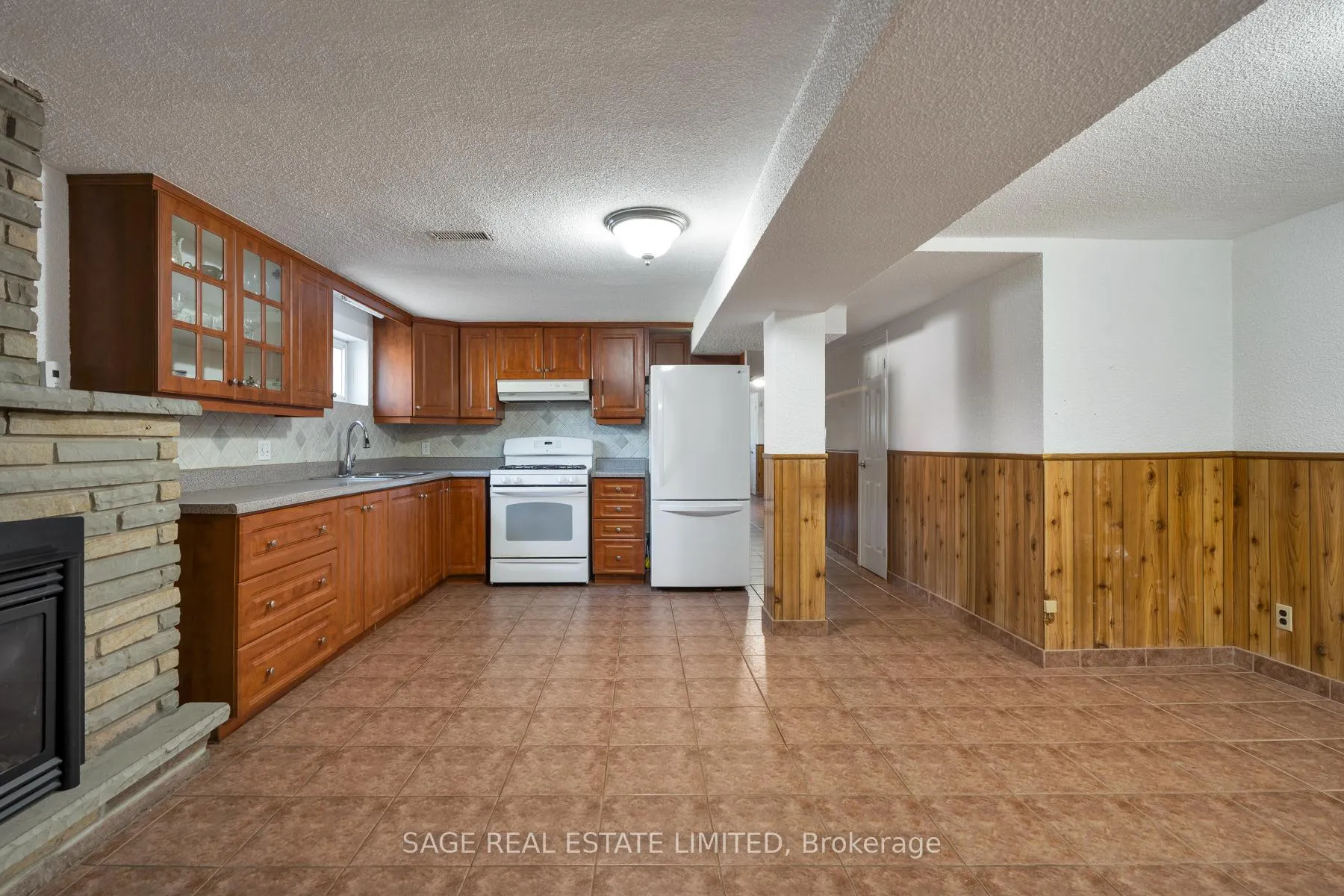 Photo 25 of 22 East Drive E, Toronto, Rockcliffe-Smythe — HOMEH