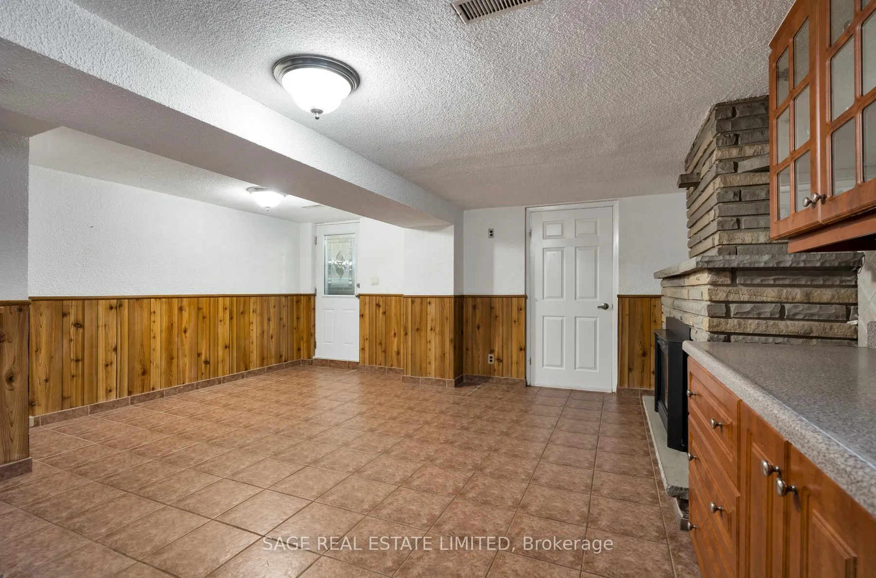 Photo 26 of 22 East Drive E, Toronto, Rockcliffe-Smythe — HOMEH